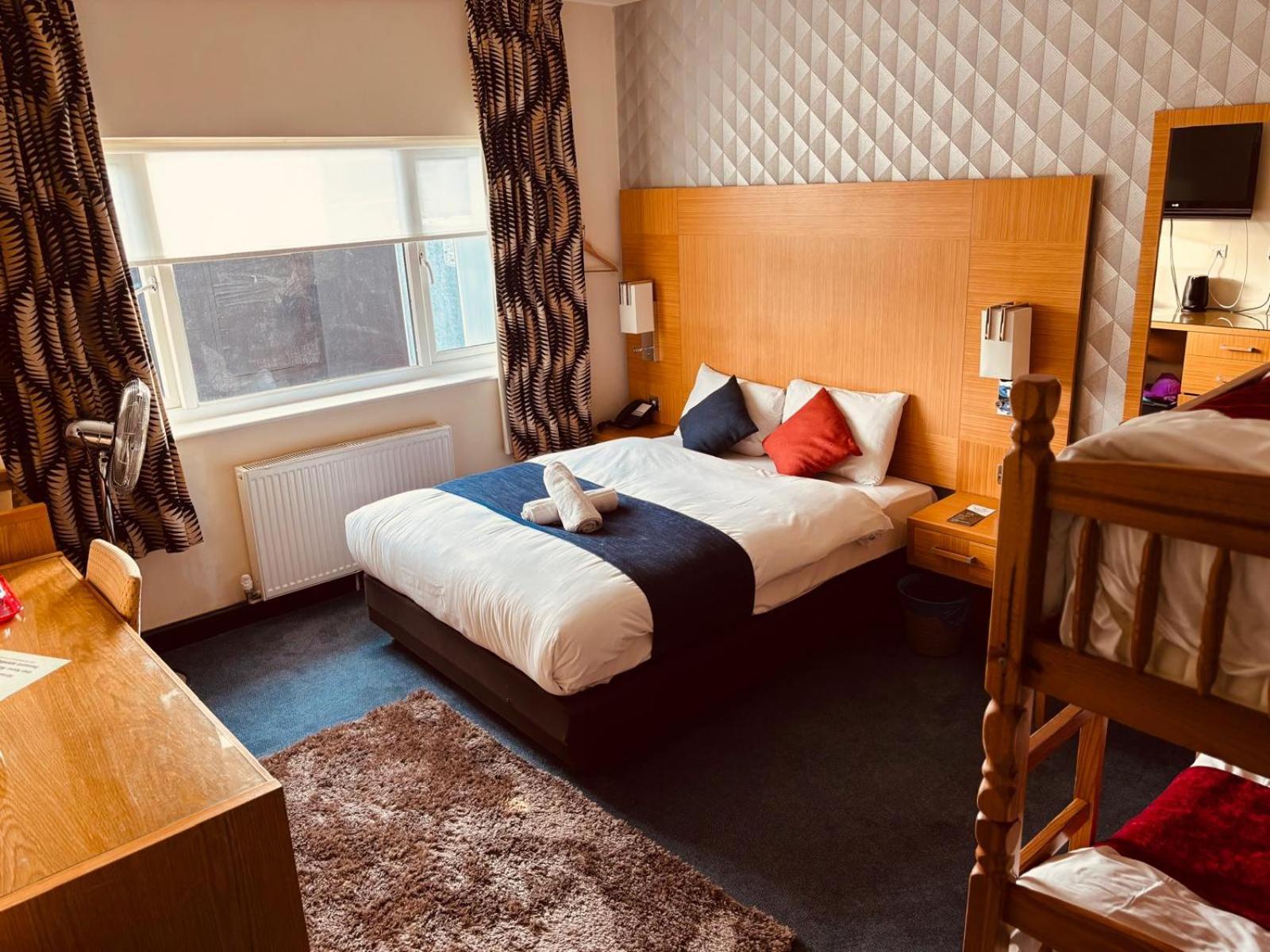 Acorn Lodge Hotel Gatwick & Parking