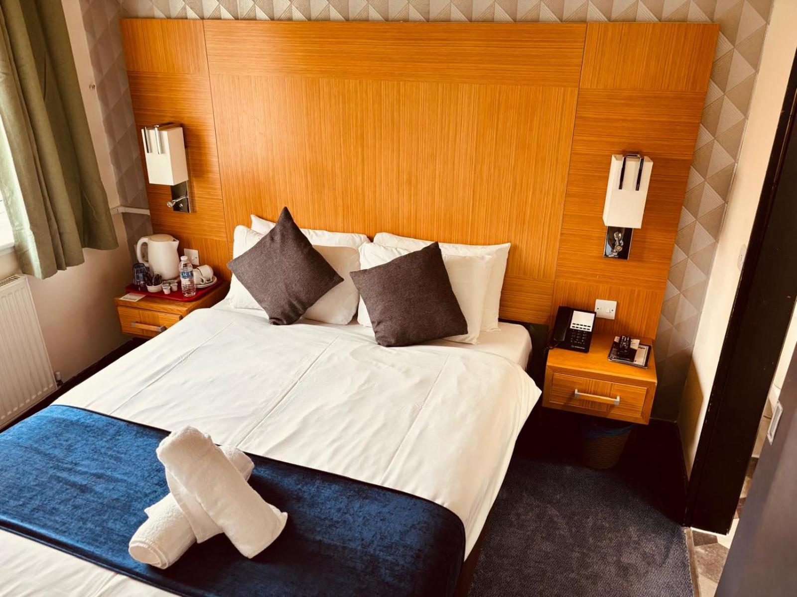 Acorn Lodge Hotel Gatwick & Parking