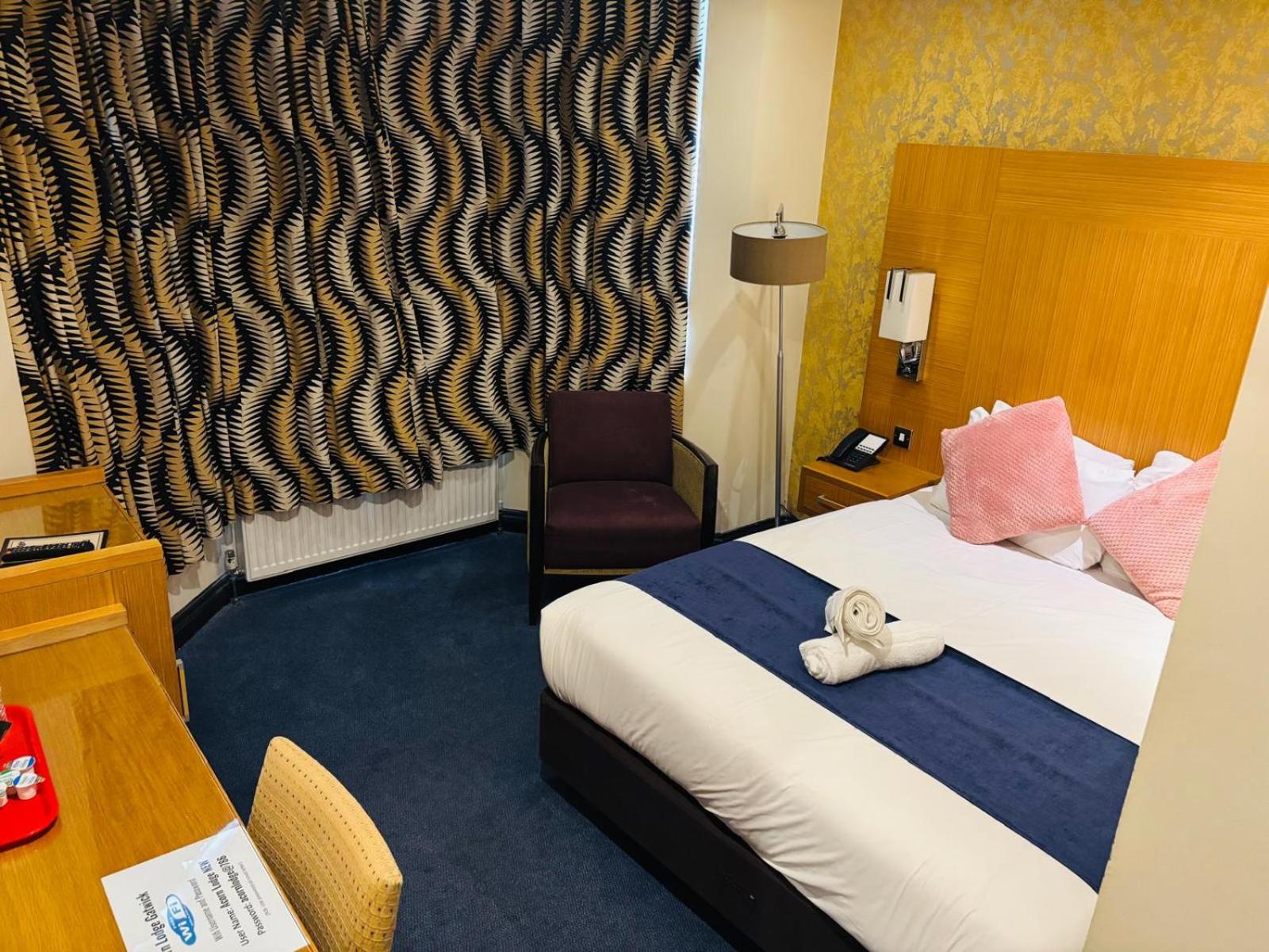 Acorn Lodge Hotel Gatwick & Parking