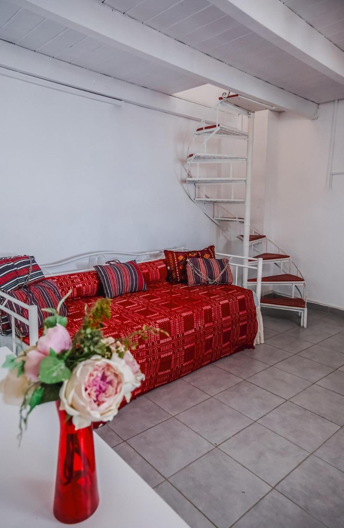 Aristomenis House Lentas