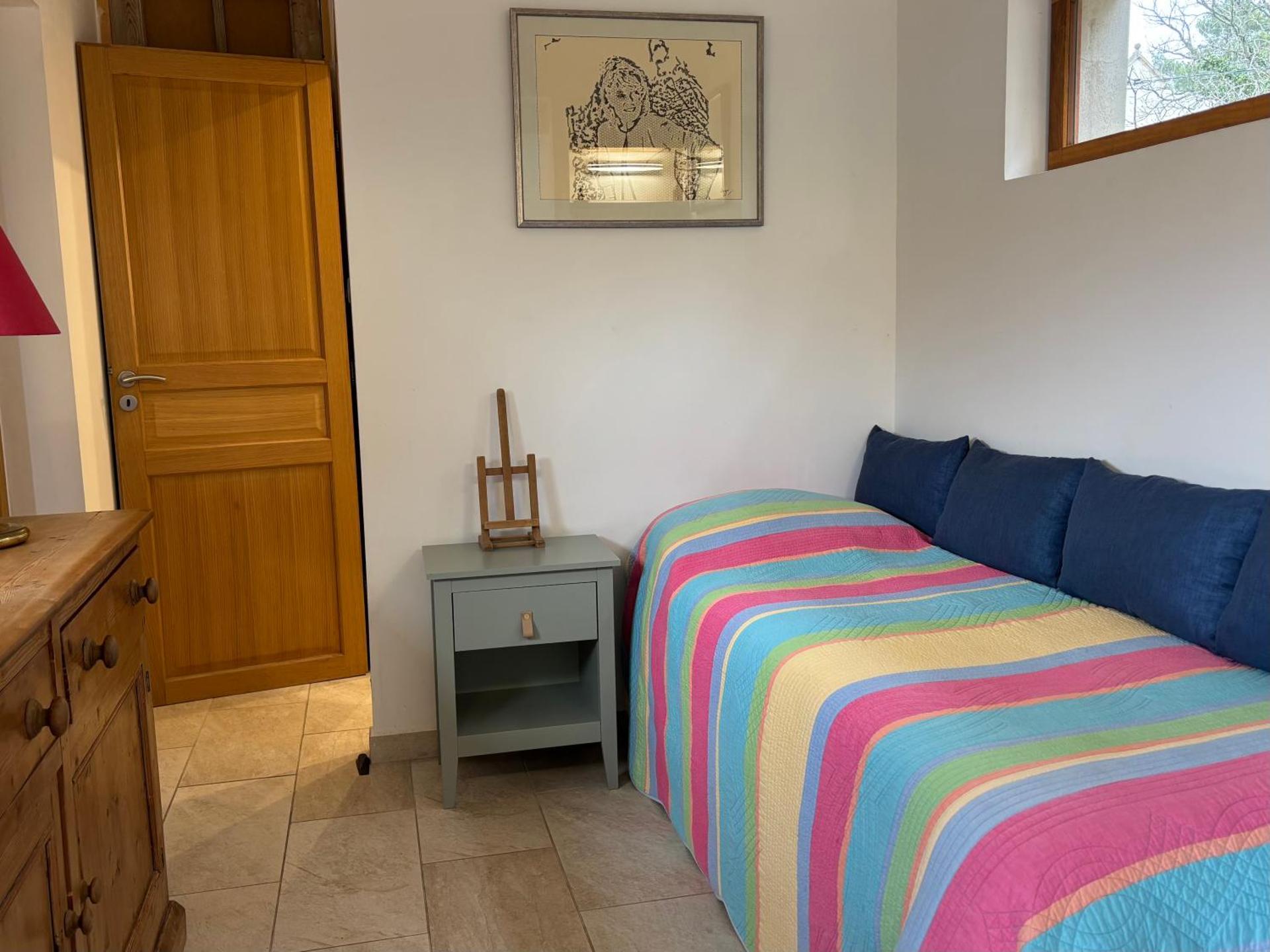 Lodge with private pool surrounded by vineyards