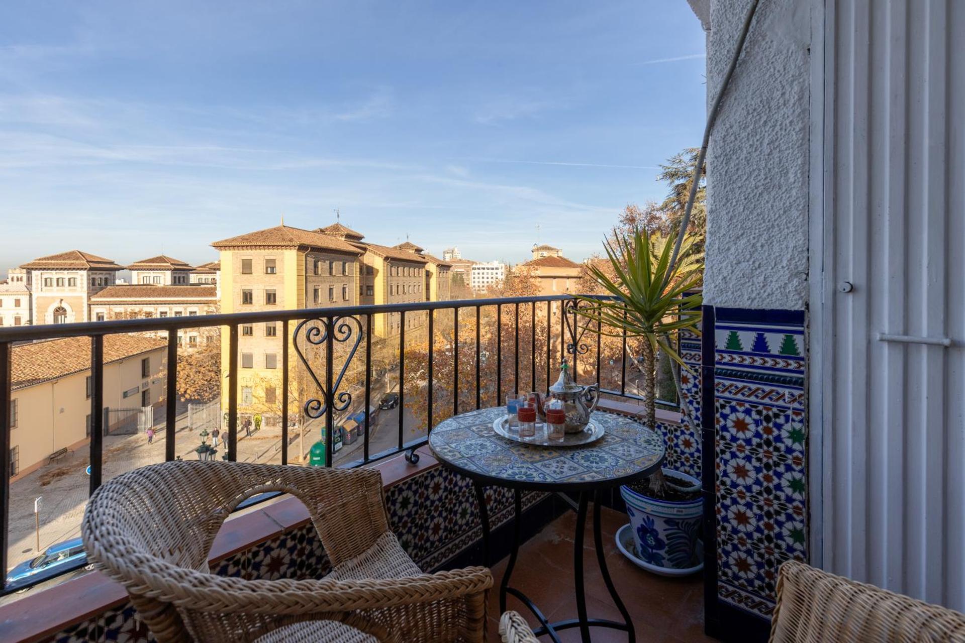 Piso Arco de Elvira Plaza del Triunfo