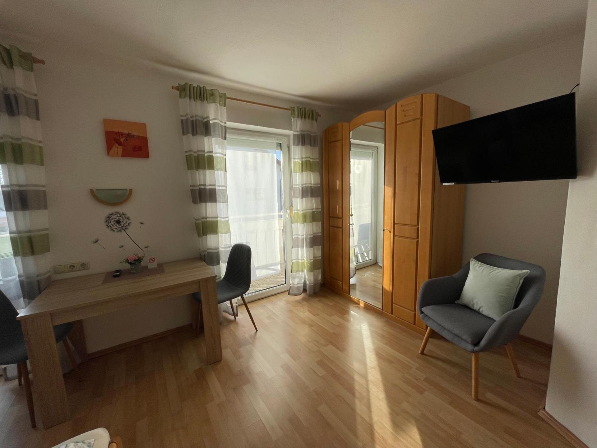 Pension Eichschmid / Röll´n Biergarten