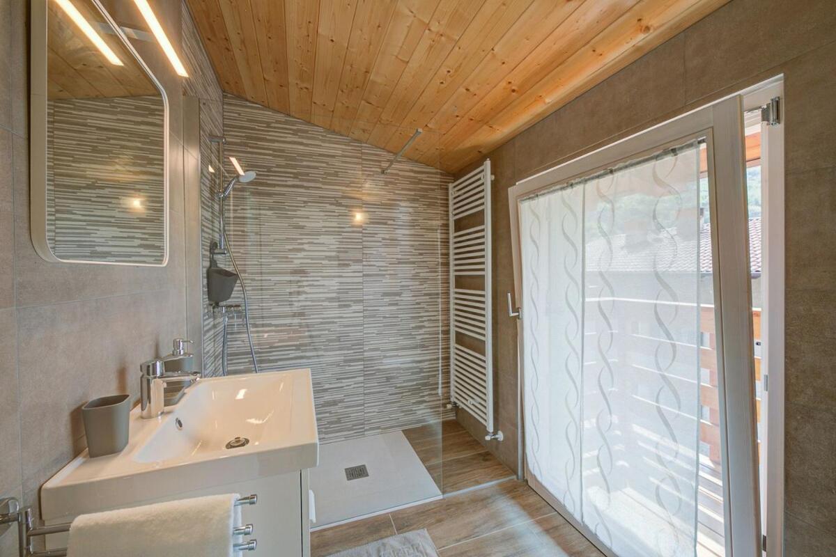 One-Bedroom Apartment with Balcony