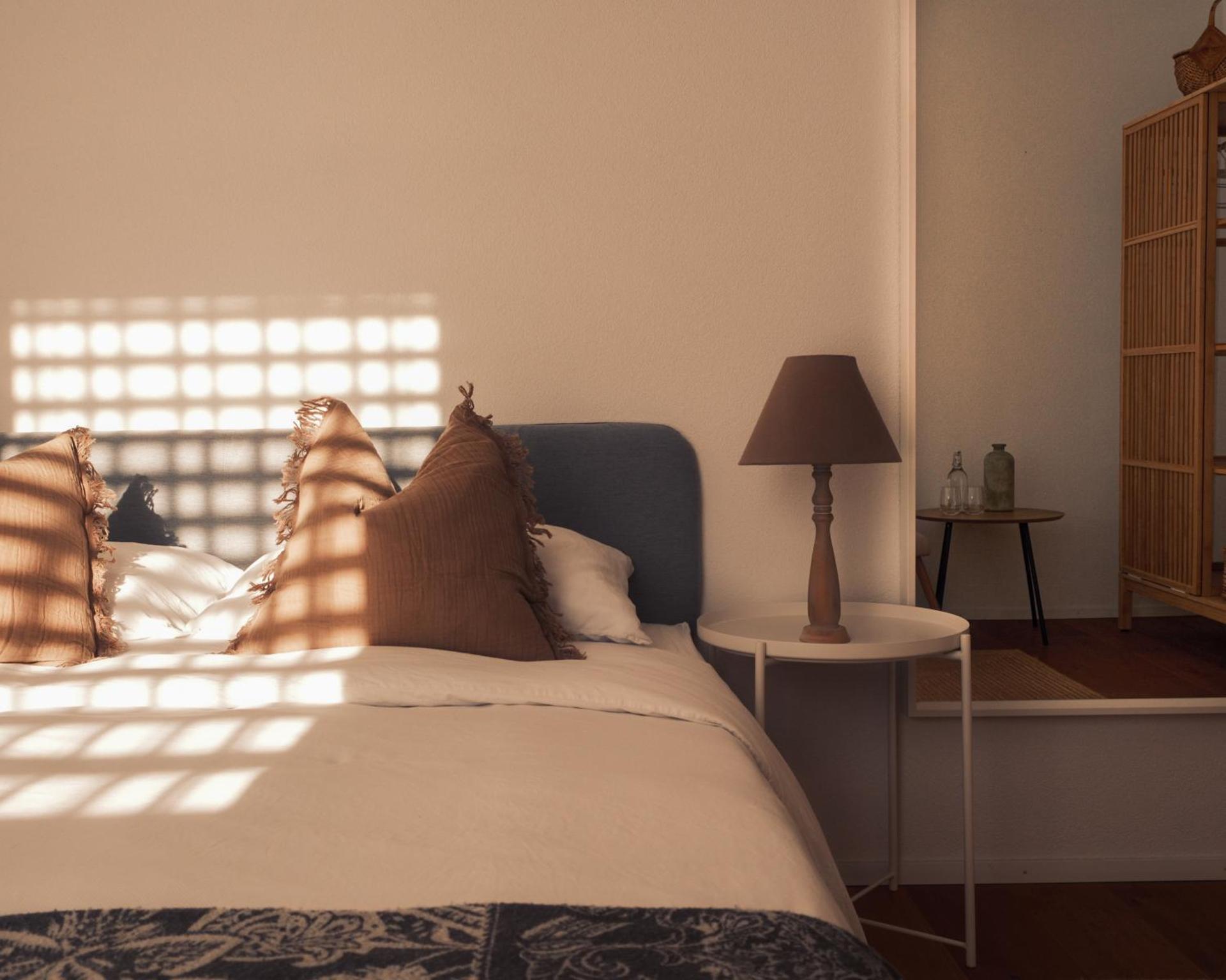 Lakeview Homestay - Private Guest Rooms & Bathroom