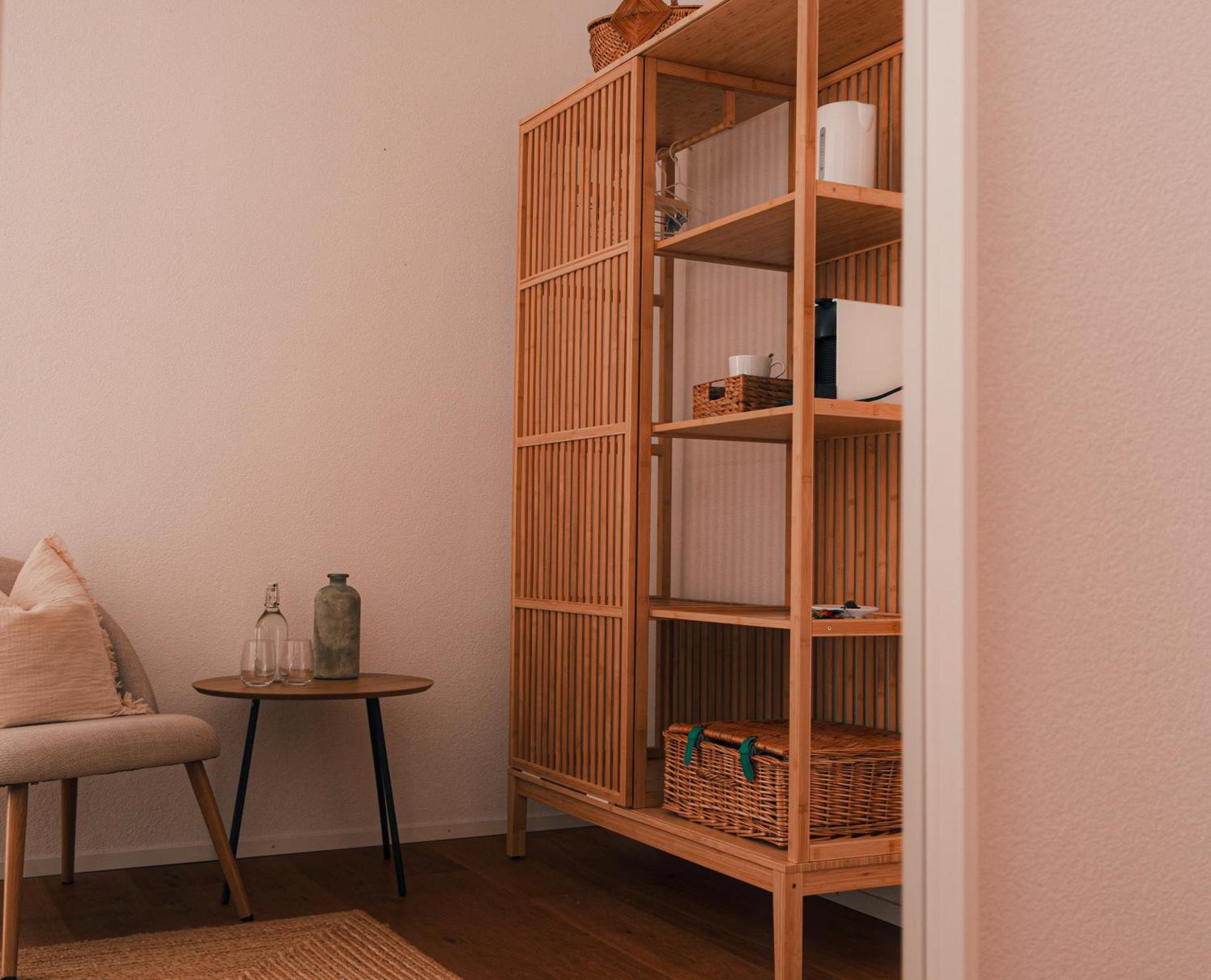 Lakeview Homestay - Private Guest Rooms & Bathroom