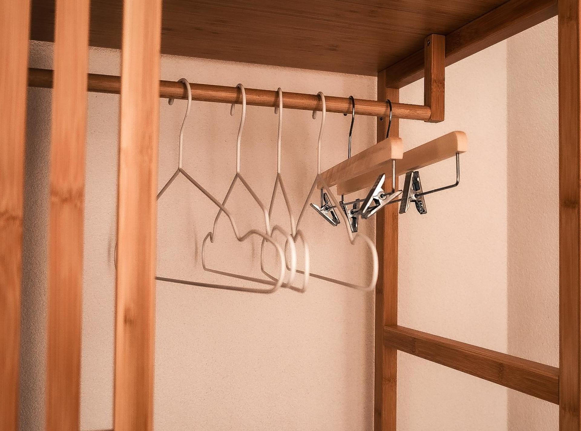 Lakeview Homestay - Private Guest Rooms & Bathroom