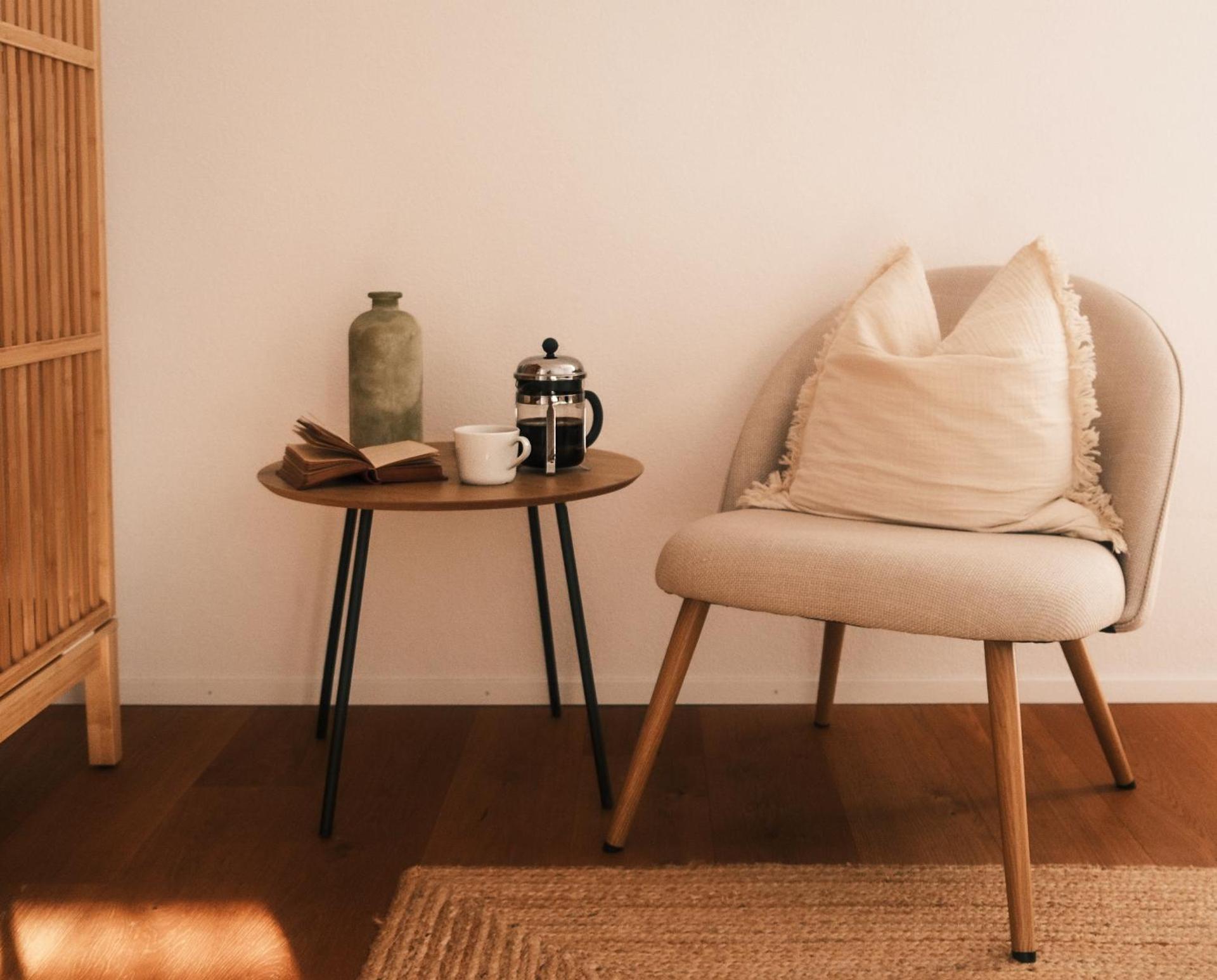 Lakeview Homestay - Private Guest Rooms & Bathroom