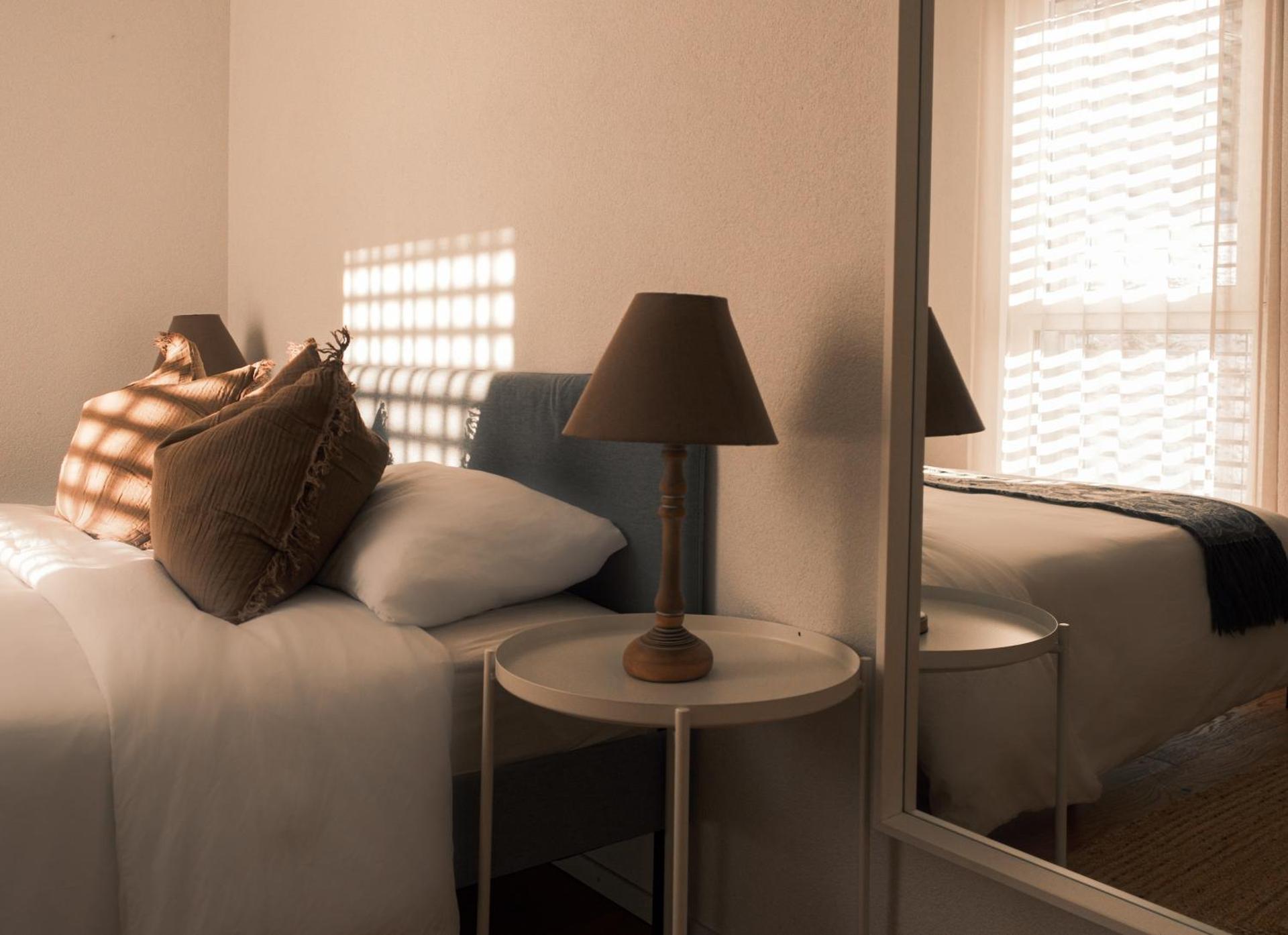 Lakeview Homestay - Private Guest Rooms & Bathroom