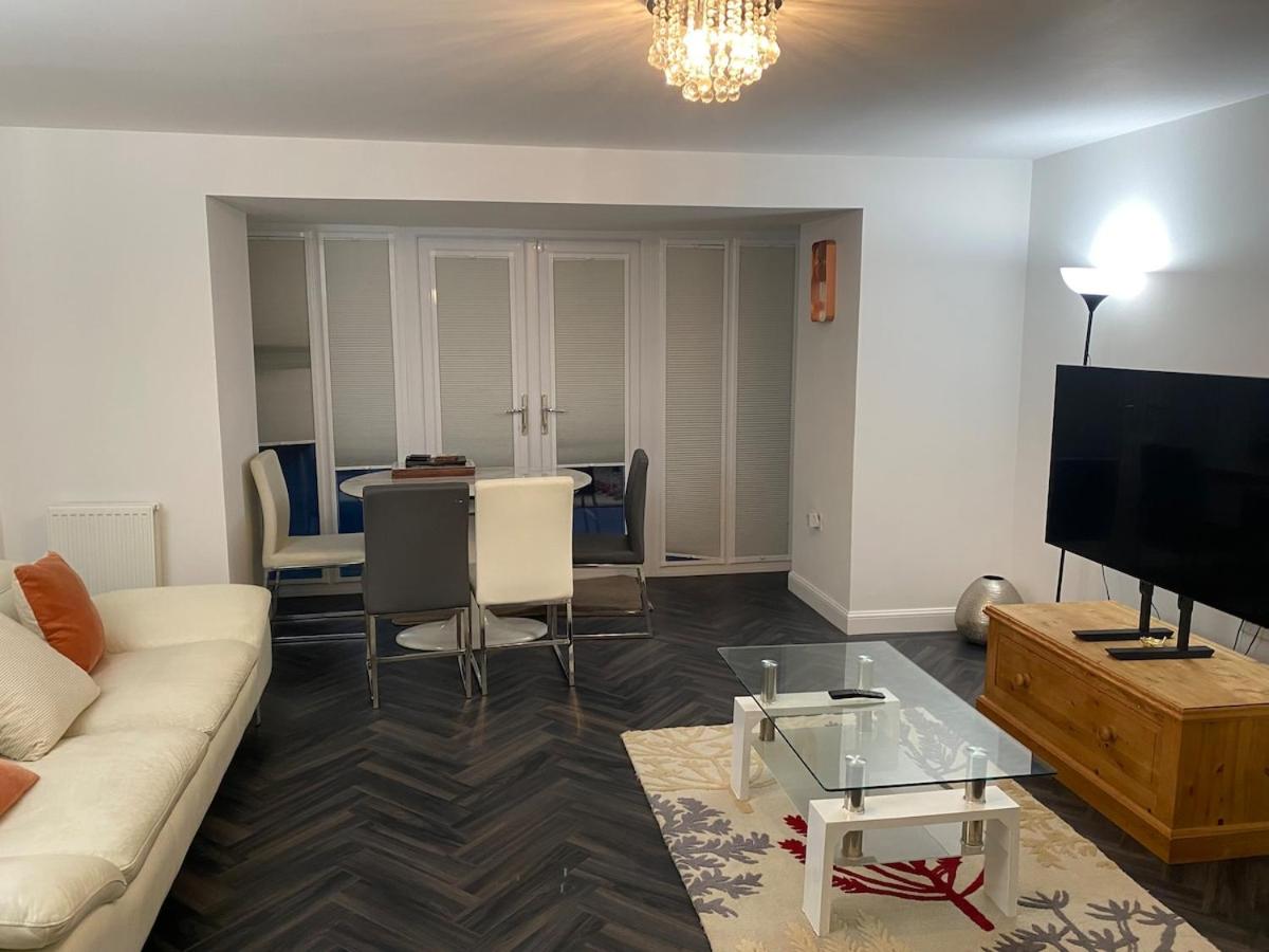 4 Bed Station Garden House