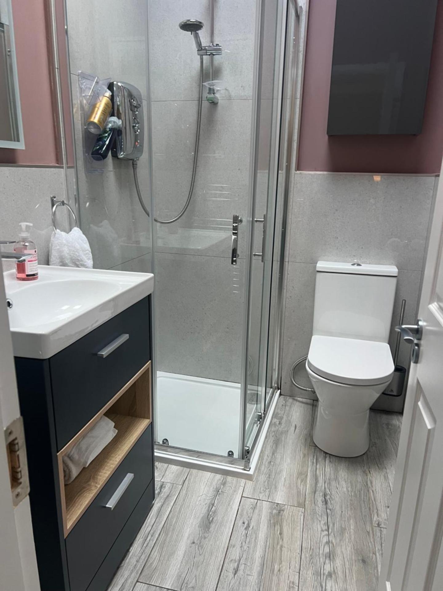 Hugo Mews Bright Studio Apartment