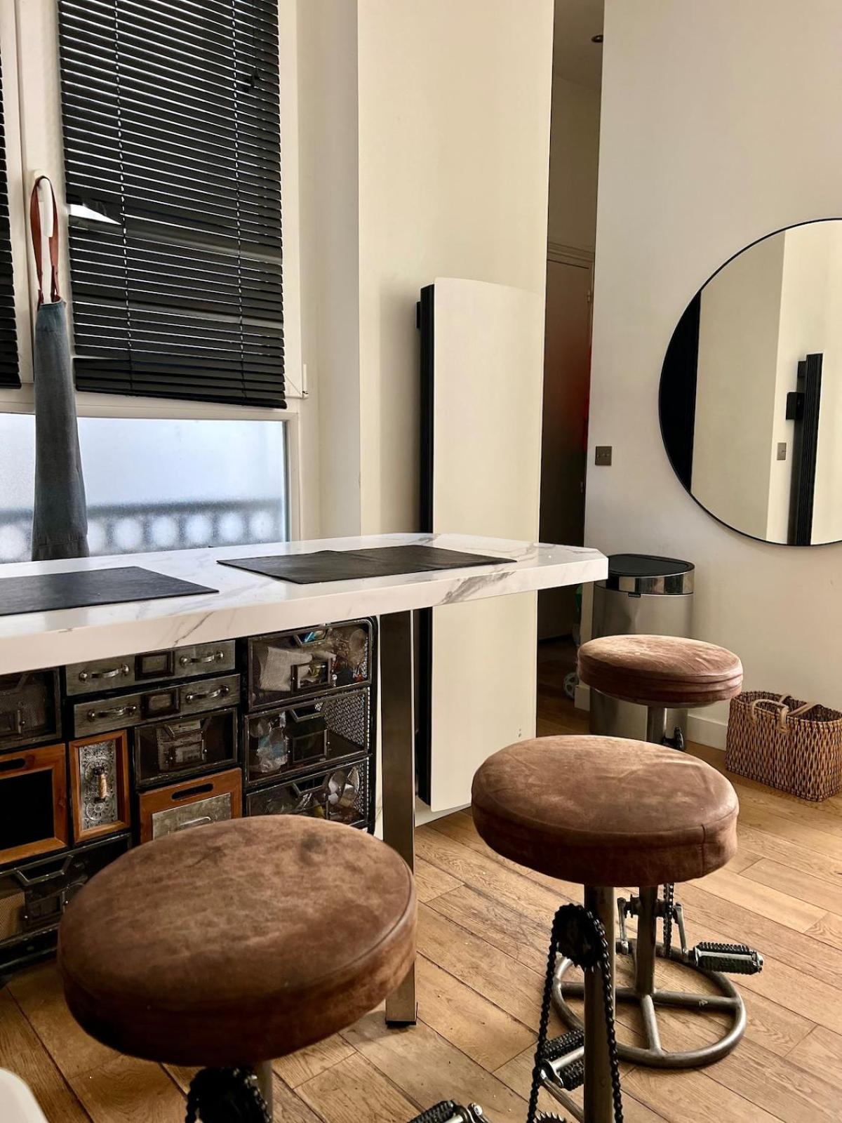 Chic Stay near Louvre & Eiffel Tour