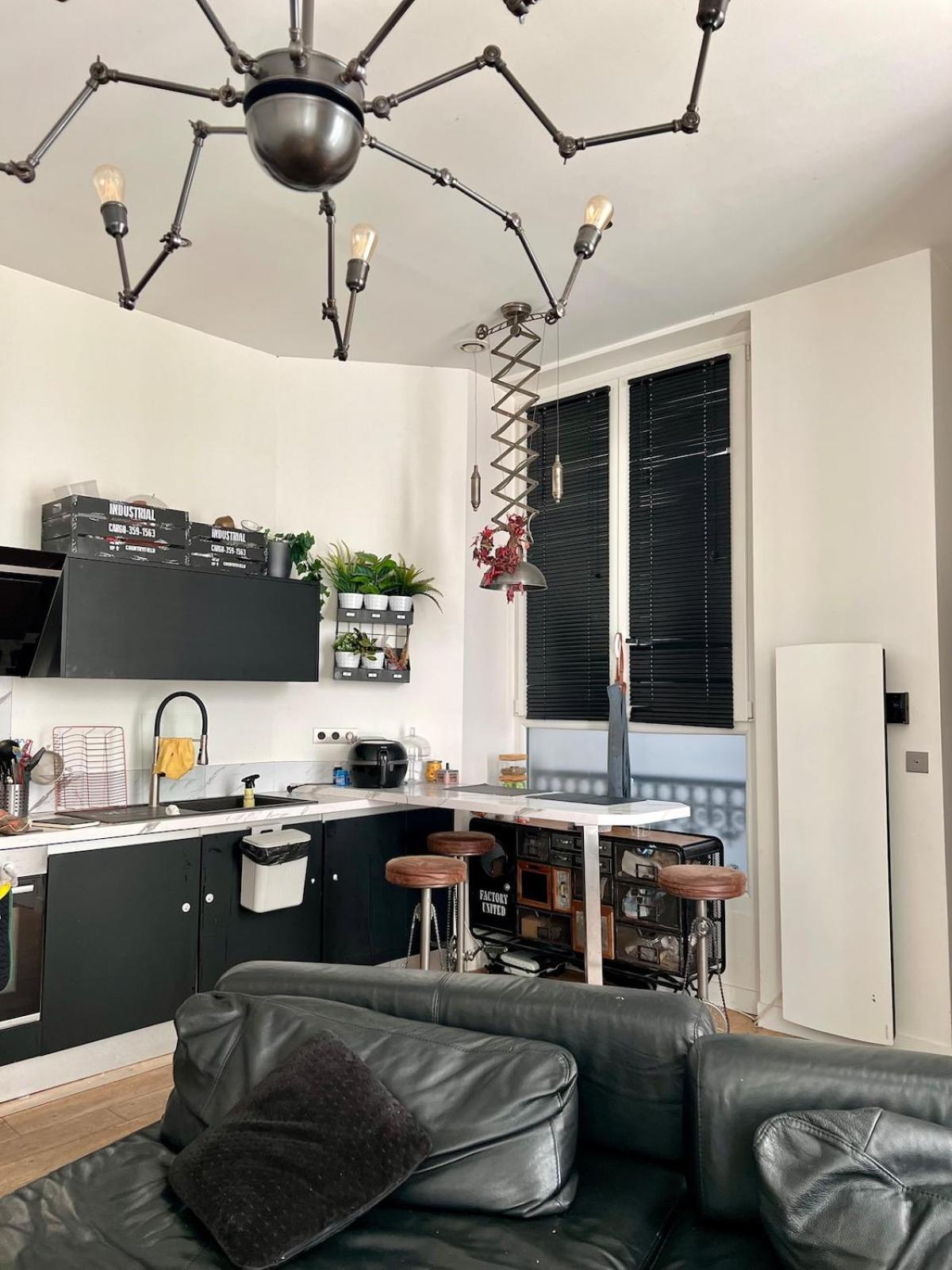 Chic Stay near Louvre & Eiffel Tour