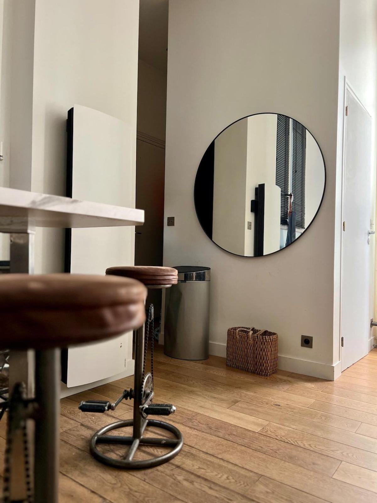 Chic Stay near Louvre & Eiffel Tour