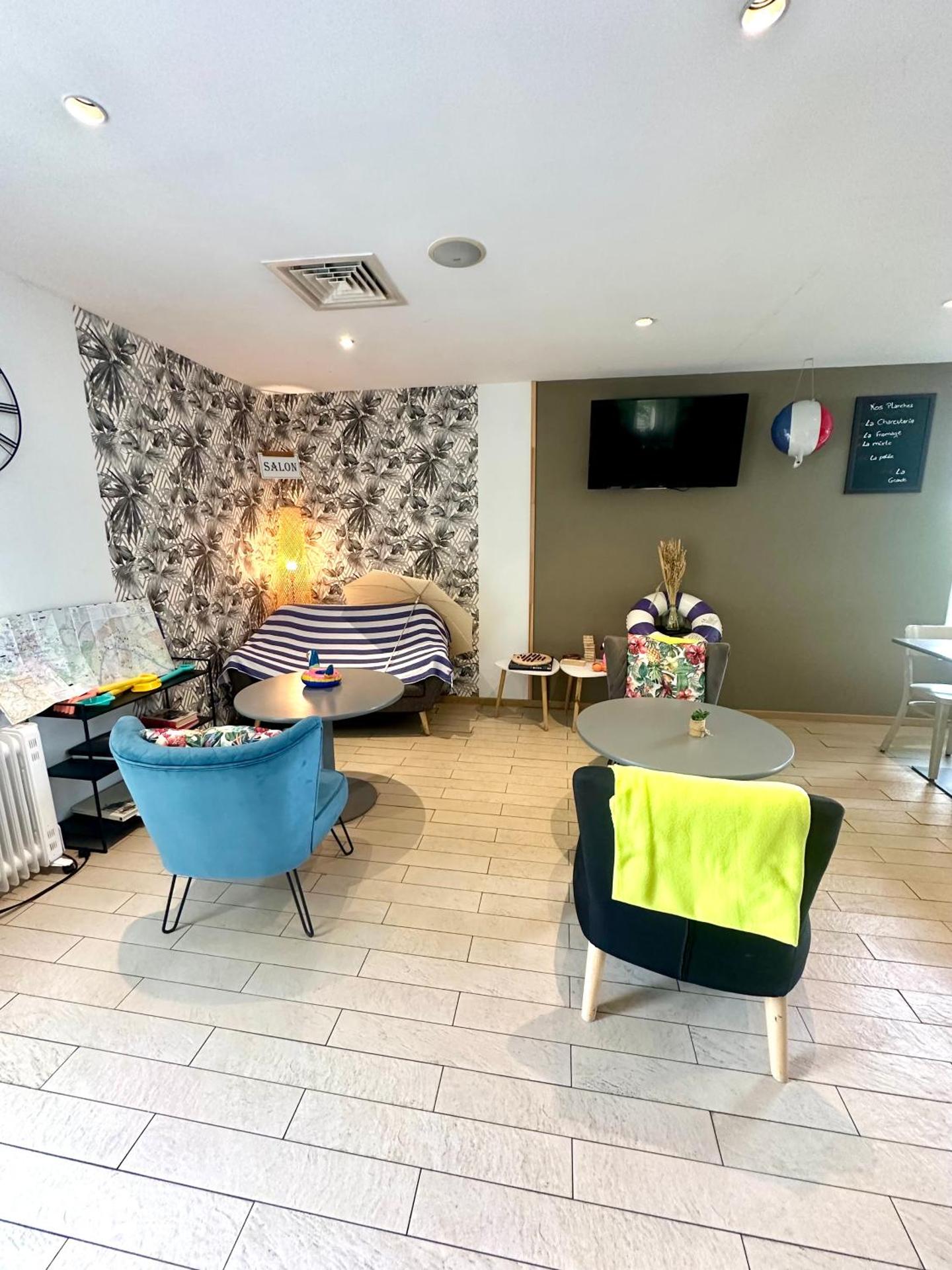 Communal lounge/ TV room