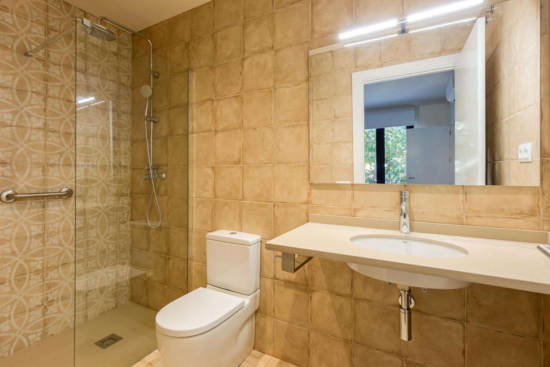 Can Cintet 1- Apartamento en la plaza de Besalú