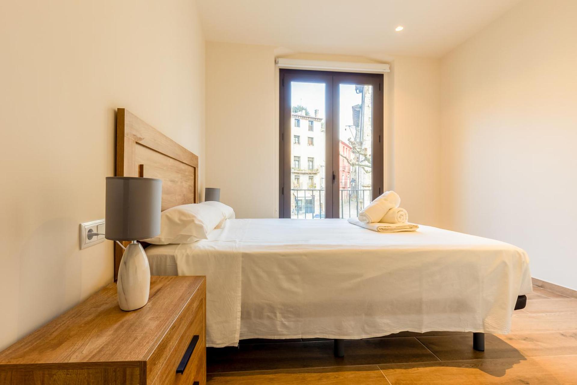 Can Cintet 1- Apartamento en la plaza de Besalú