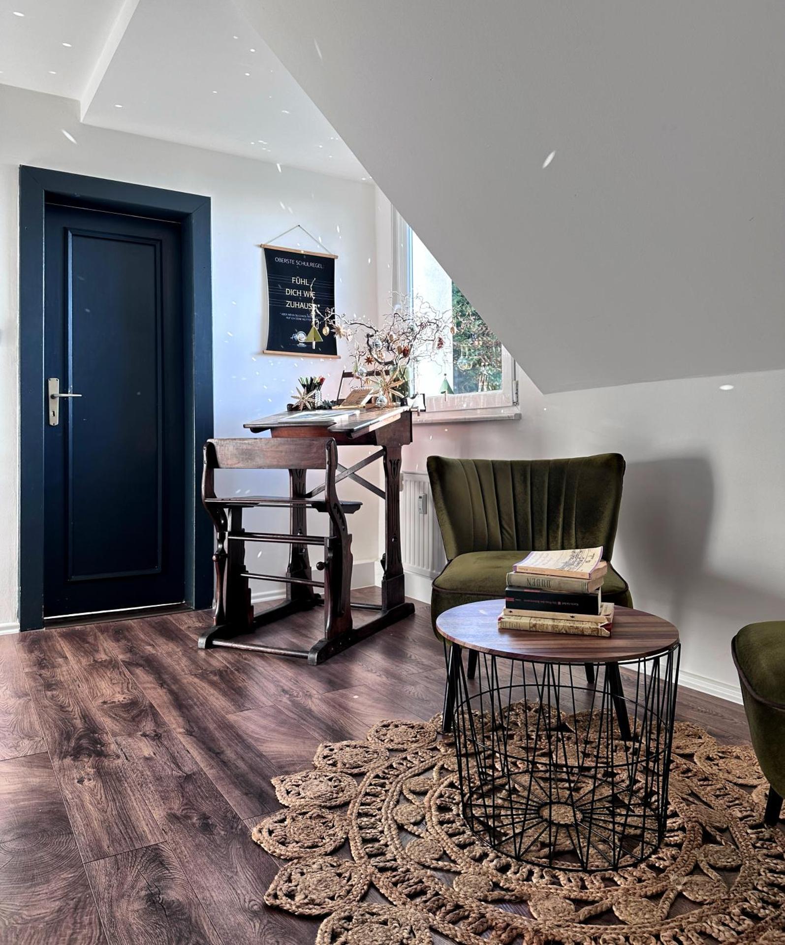 ALTE SCHULE WITTENBERG, 3 Ferienwohnungen für bis zu 12 Personen, an der Elbe, mit Garten