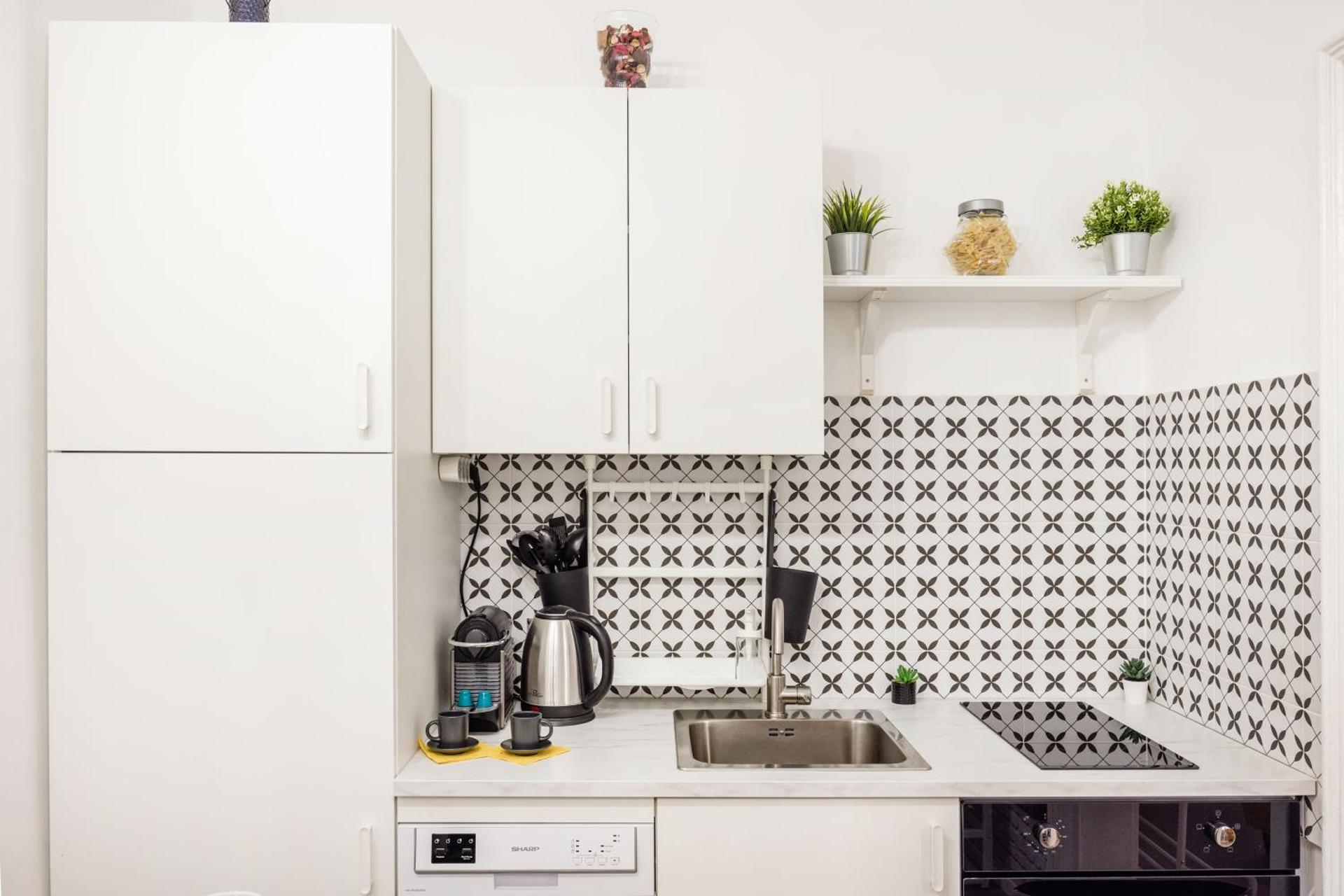 Kitchen or kitchenette