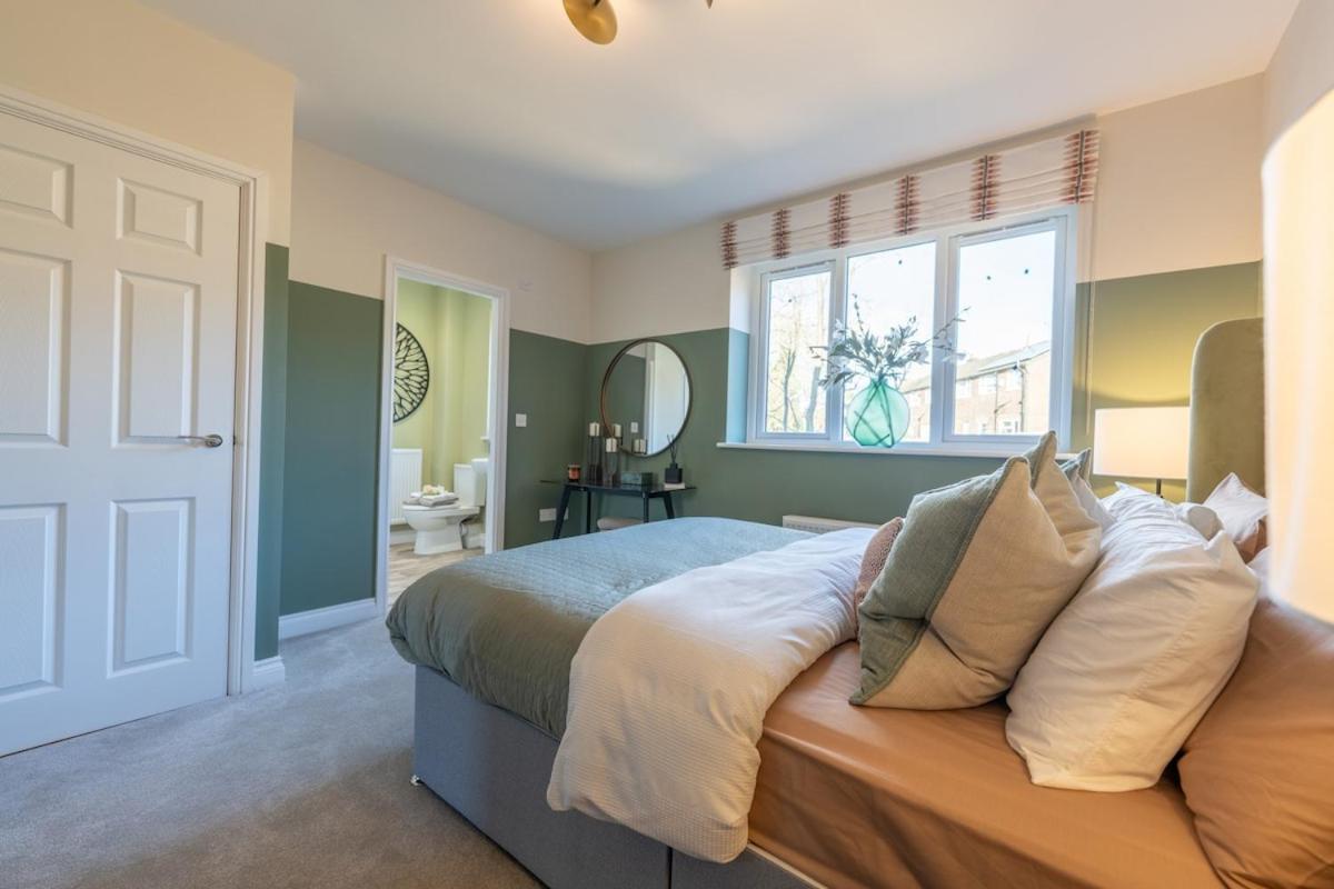 The Show Home - Grange Meadows 7 Adults 2 Kids