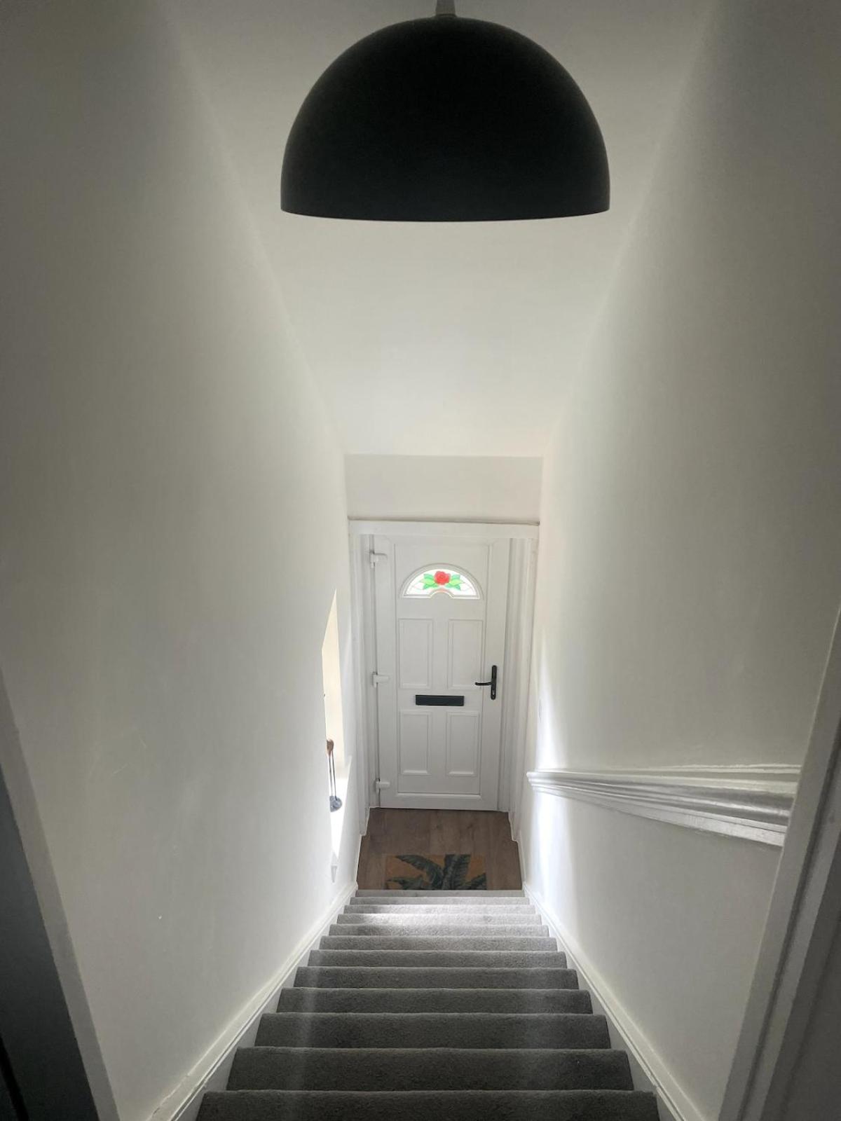 Spacious 3 bed flat- Free parking Edinburgh & Fife