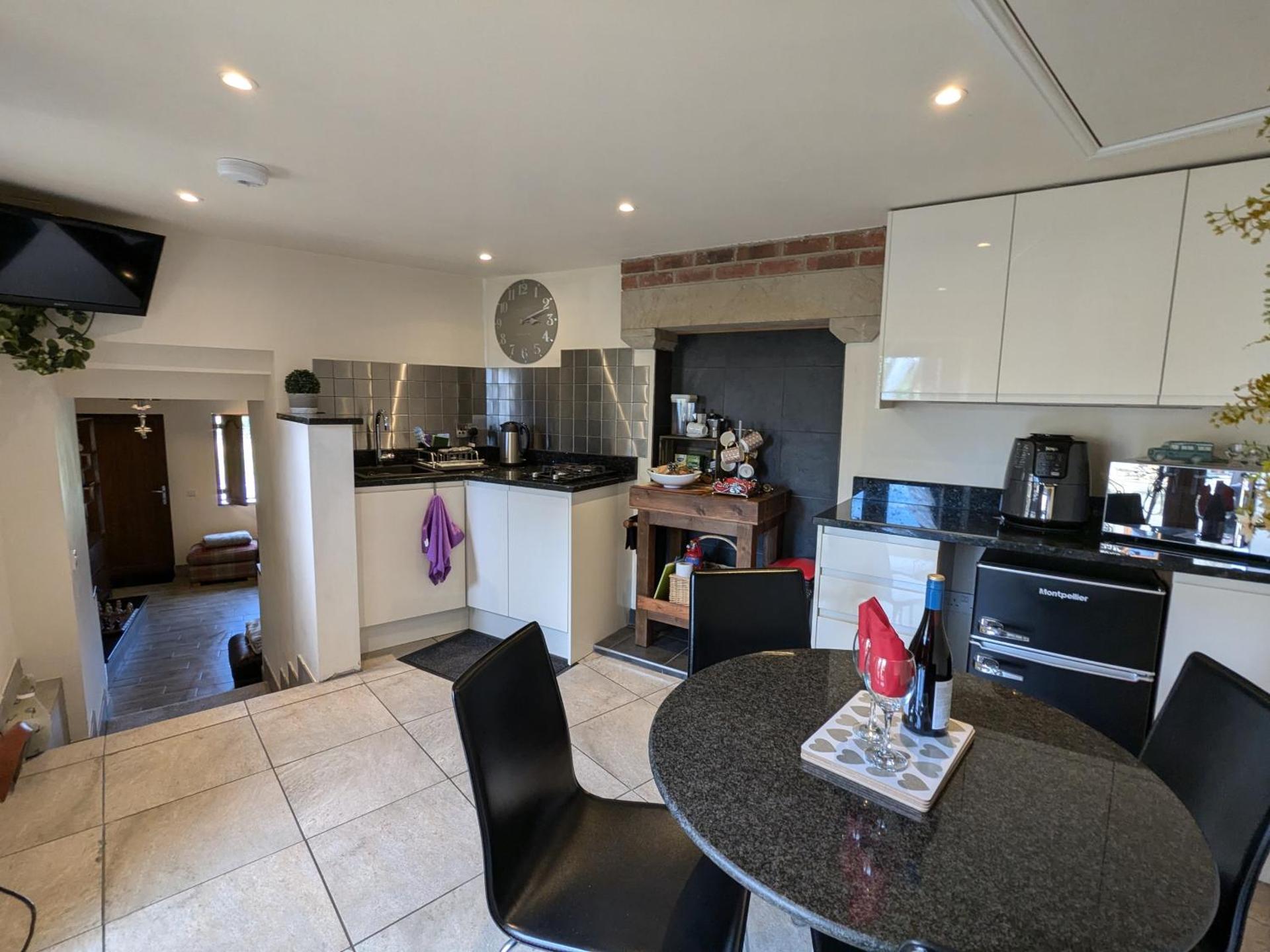 Cozy Cottage Close to Haworth Sleeps 2 with Garden