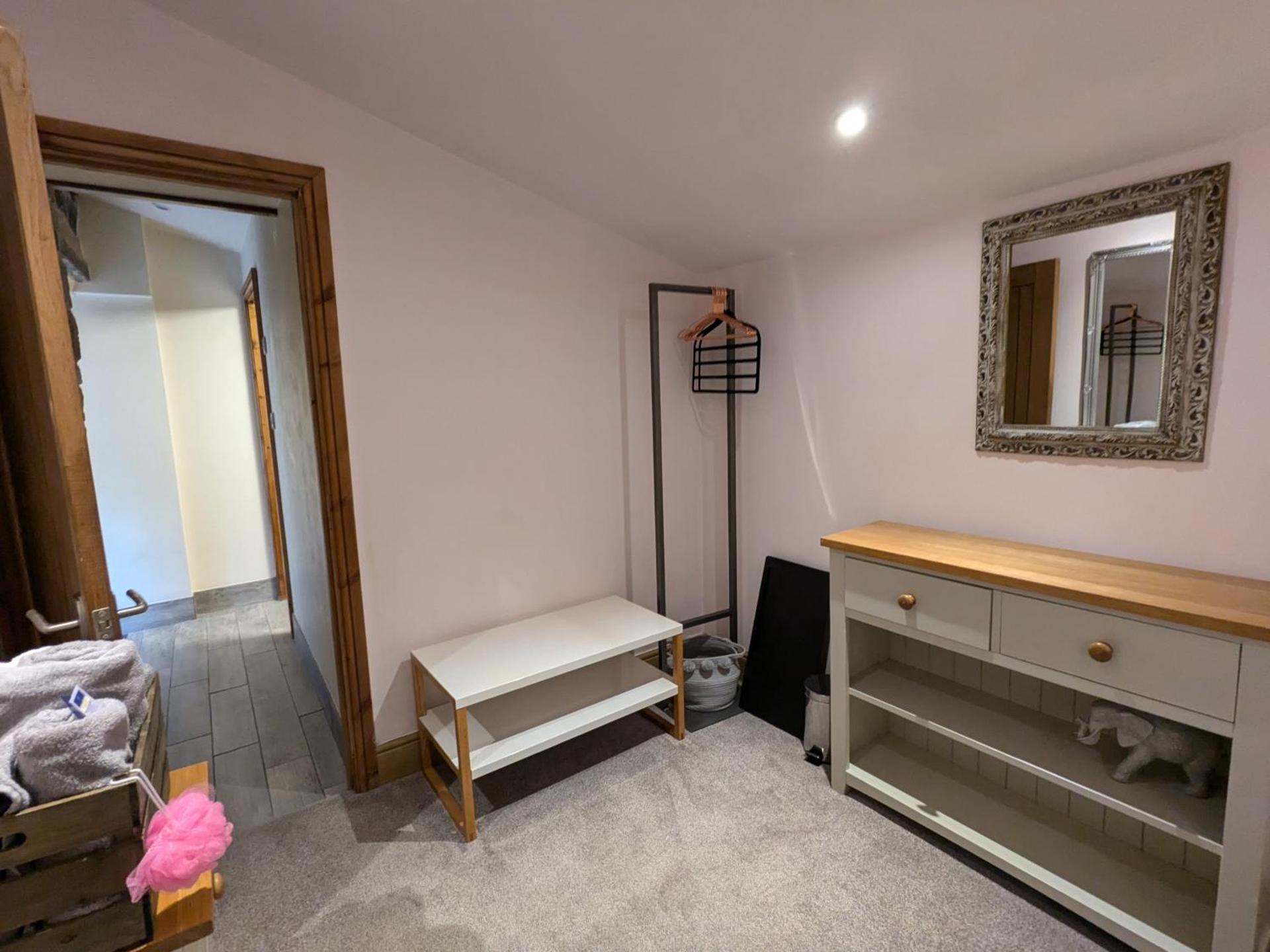 Cozy Cottage Close to Haworth Sleeps 2 with Garden