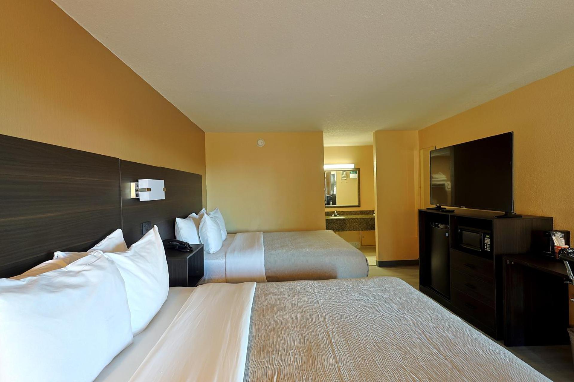 Queen Room with Two Queen Beds - Non-Smoking