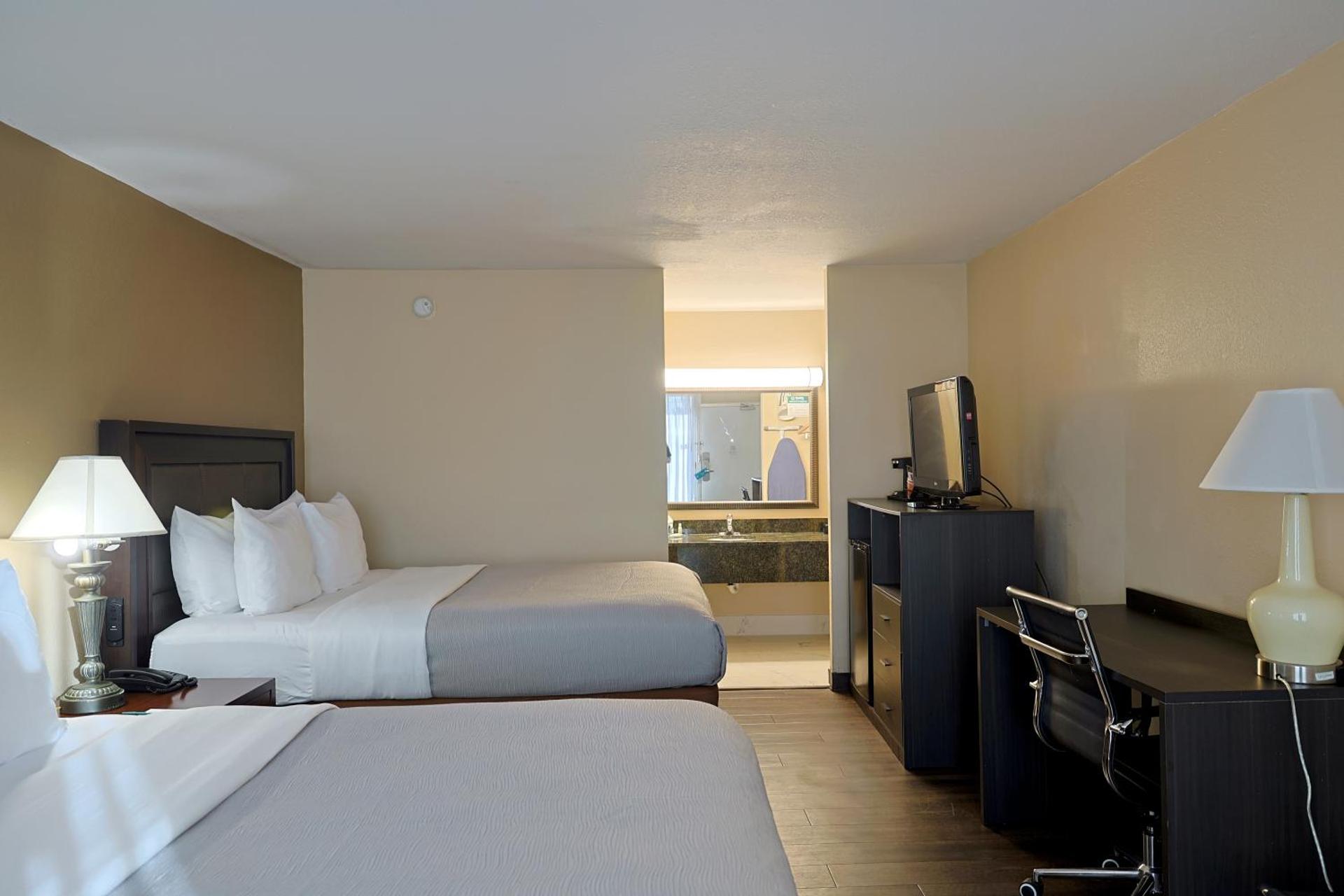 Queen Room with Two Queen Beds - Accessible/Non-Smoking 