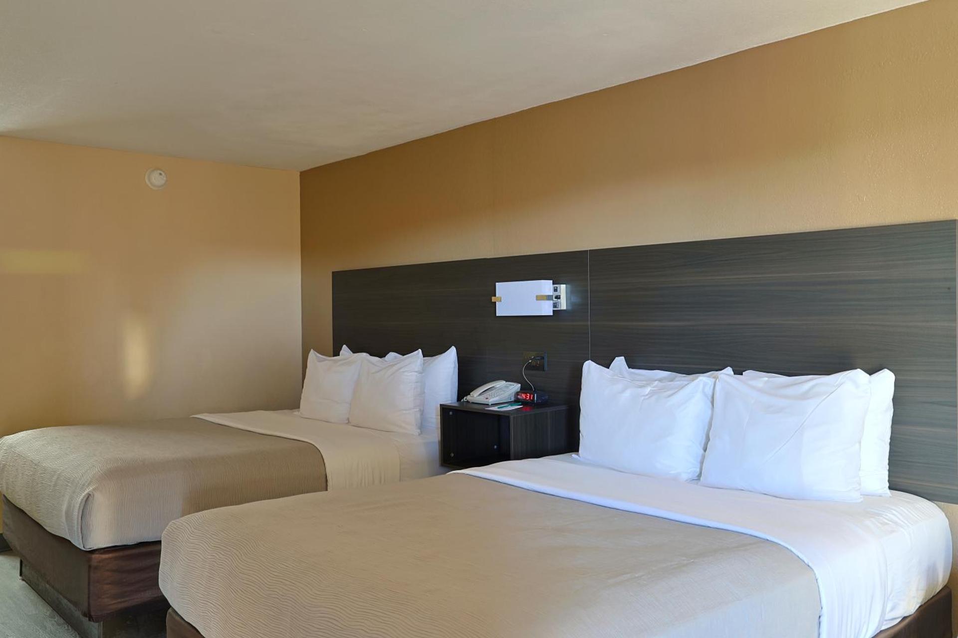 Queen Room with Two Queen Beds - Accessible/Non-Smoking 