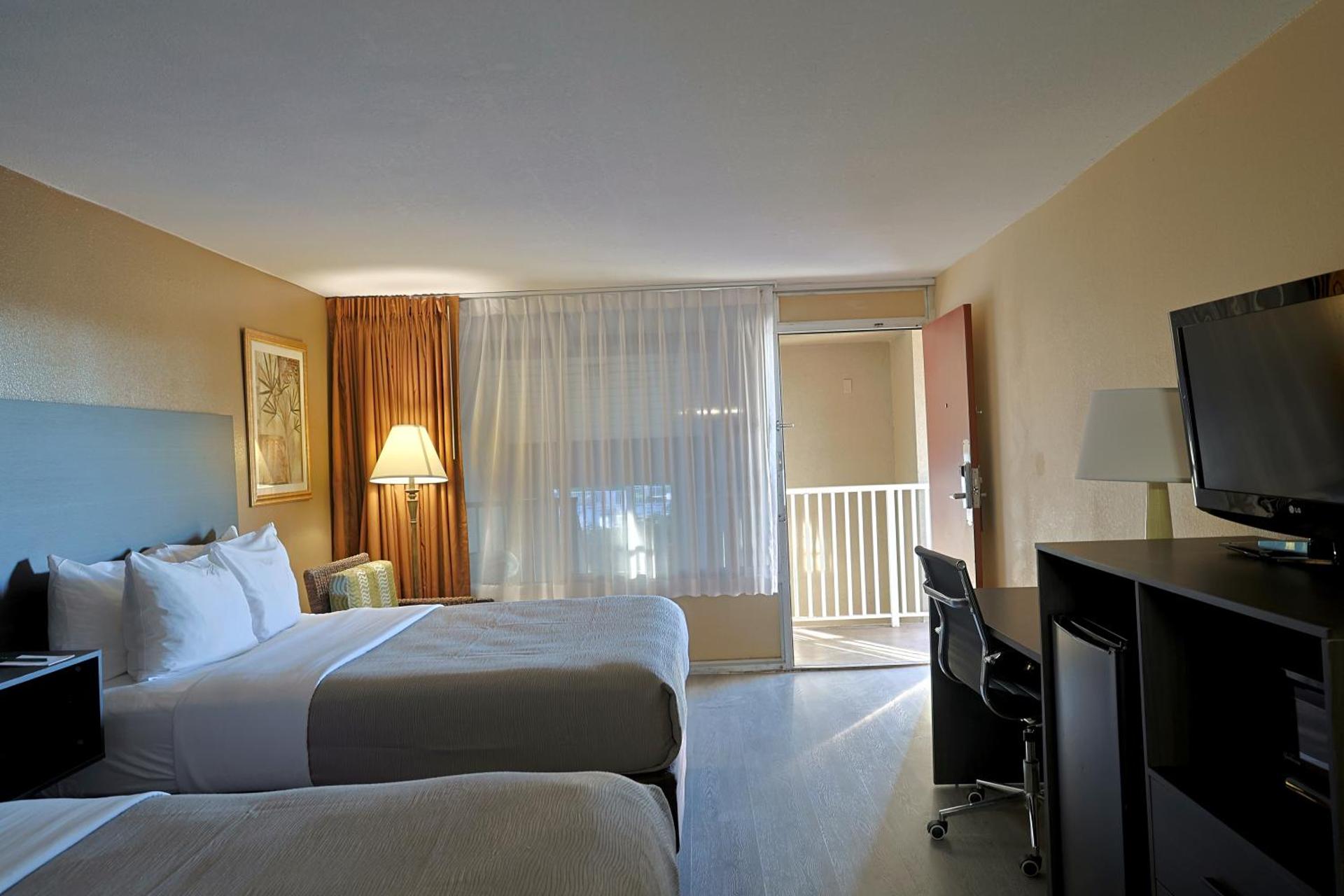 Quadruple Room with Two Queen Beds - Non Smoking/Pet Friendly