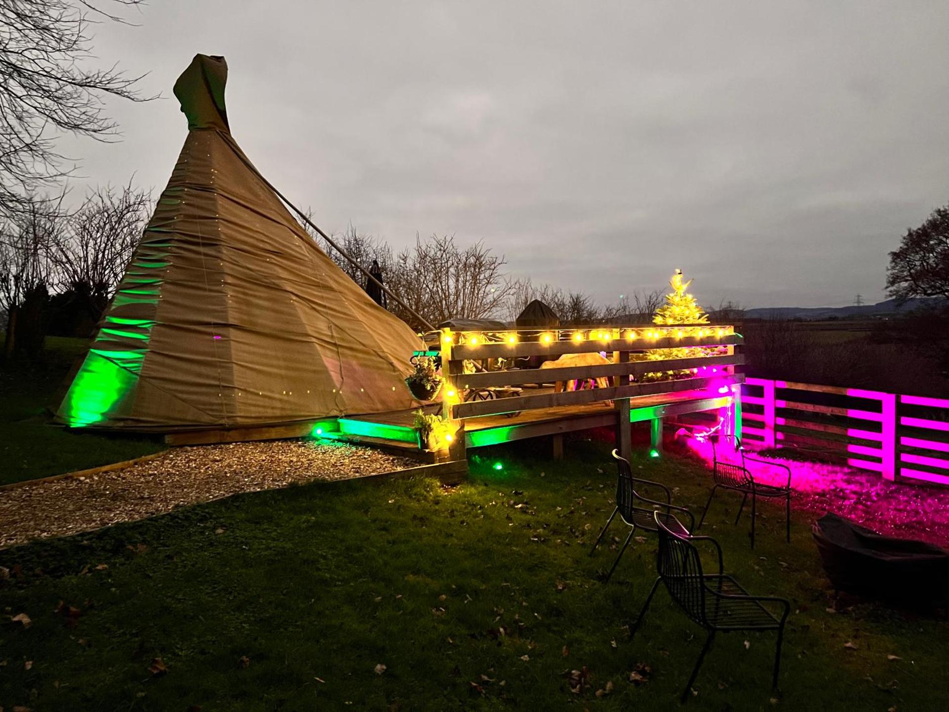 Burtree Country House, Tipi's, Treehouse & Lodge & house rooms with hot tubs in a private garden