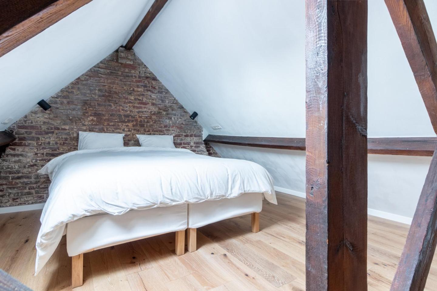 Sleek City Stays - Urban Elegance in the Heart of Ghent