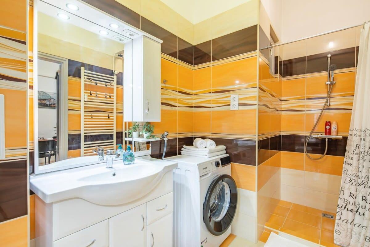 Central Large and Comfy Apartment