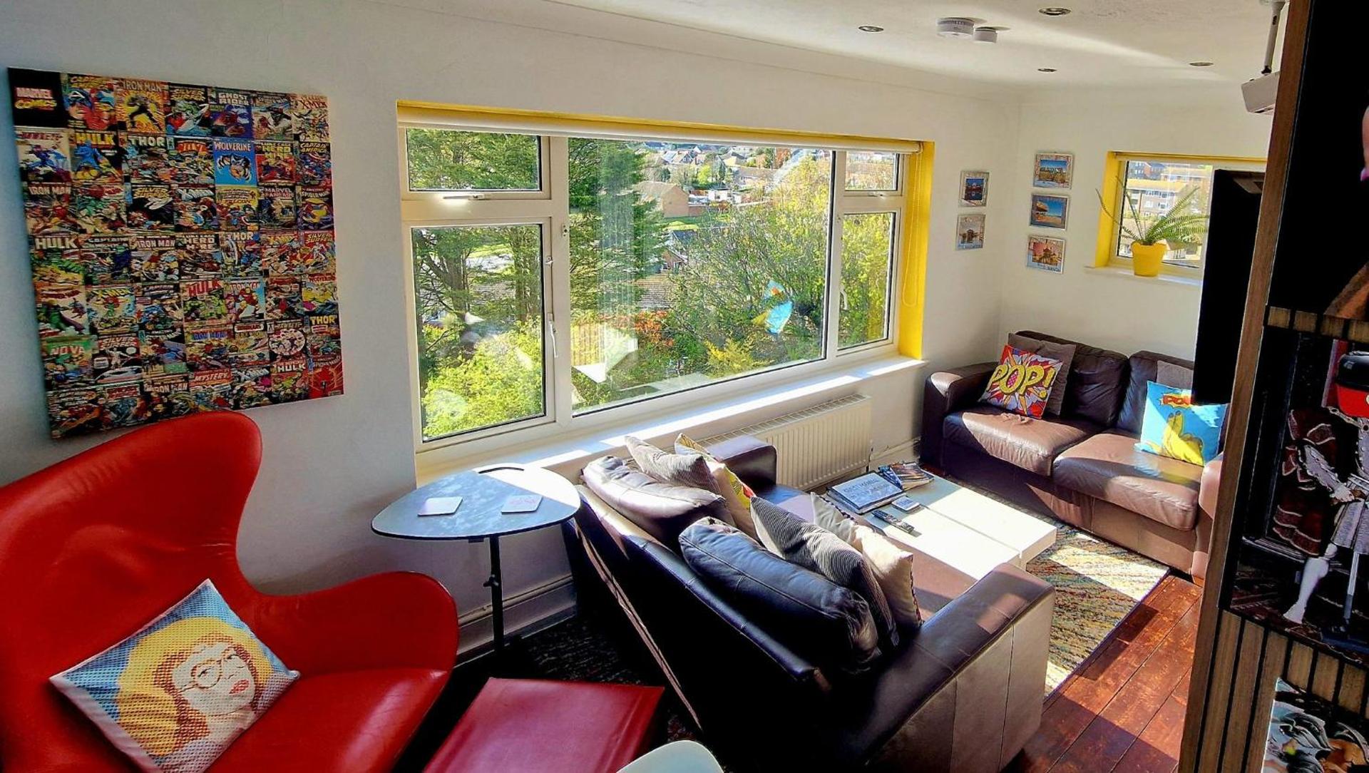 3 Bed House Stunning Views And Free Parking