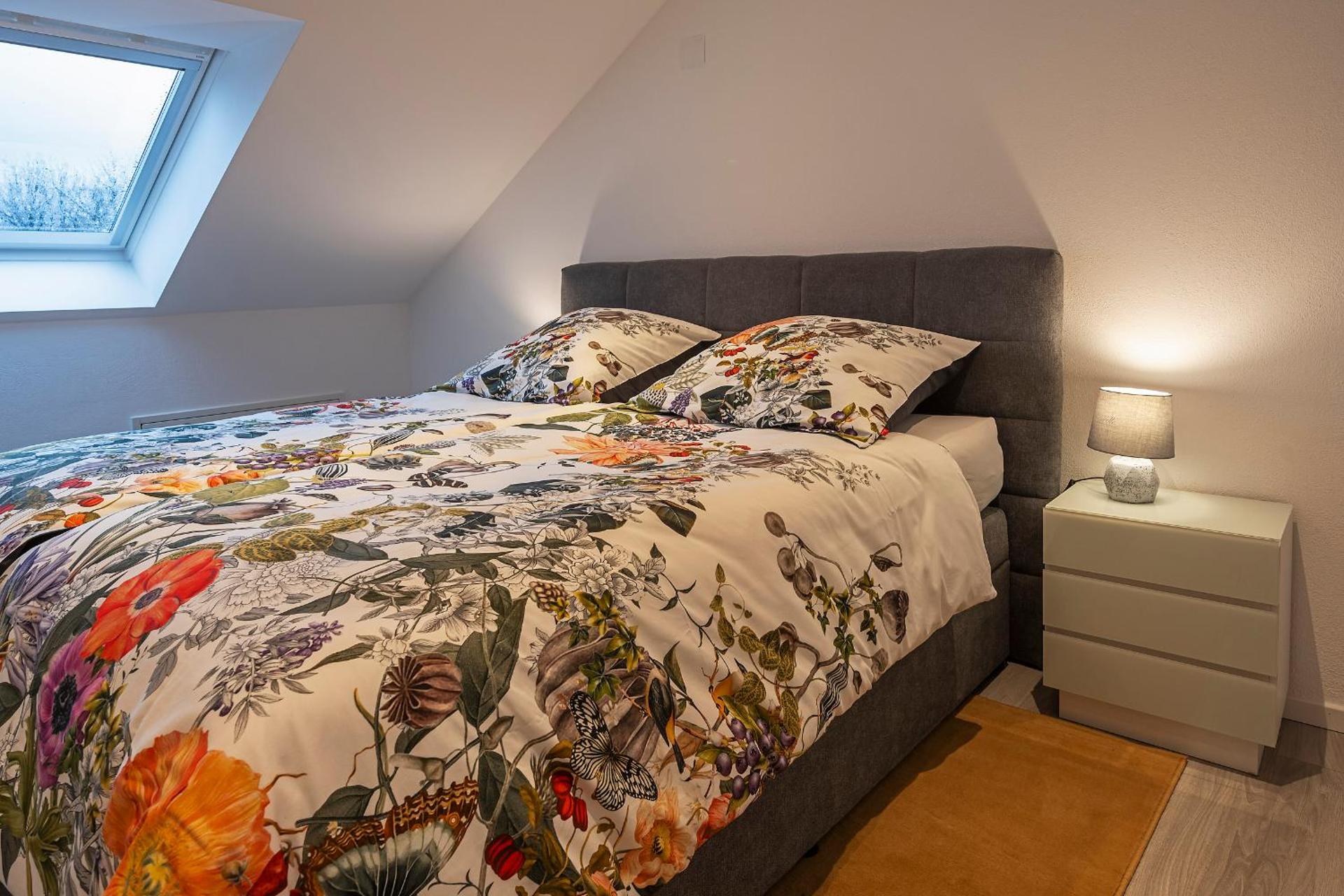 Sieben Zimmer & Ein Tisch