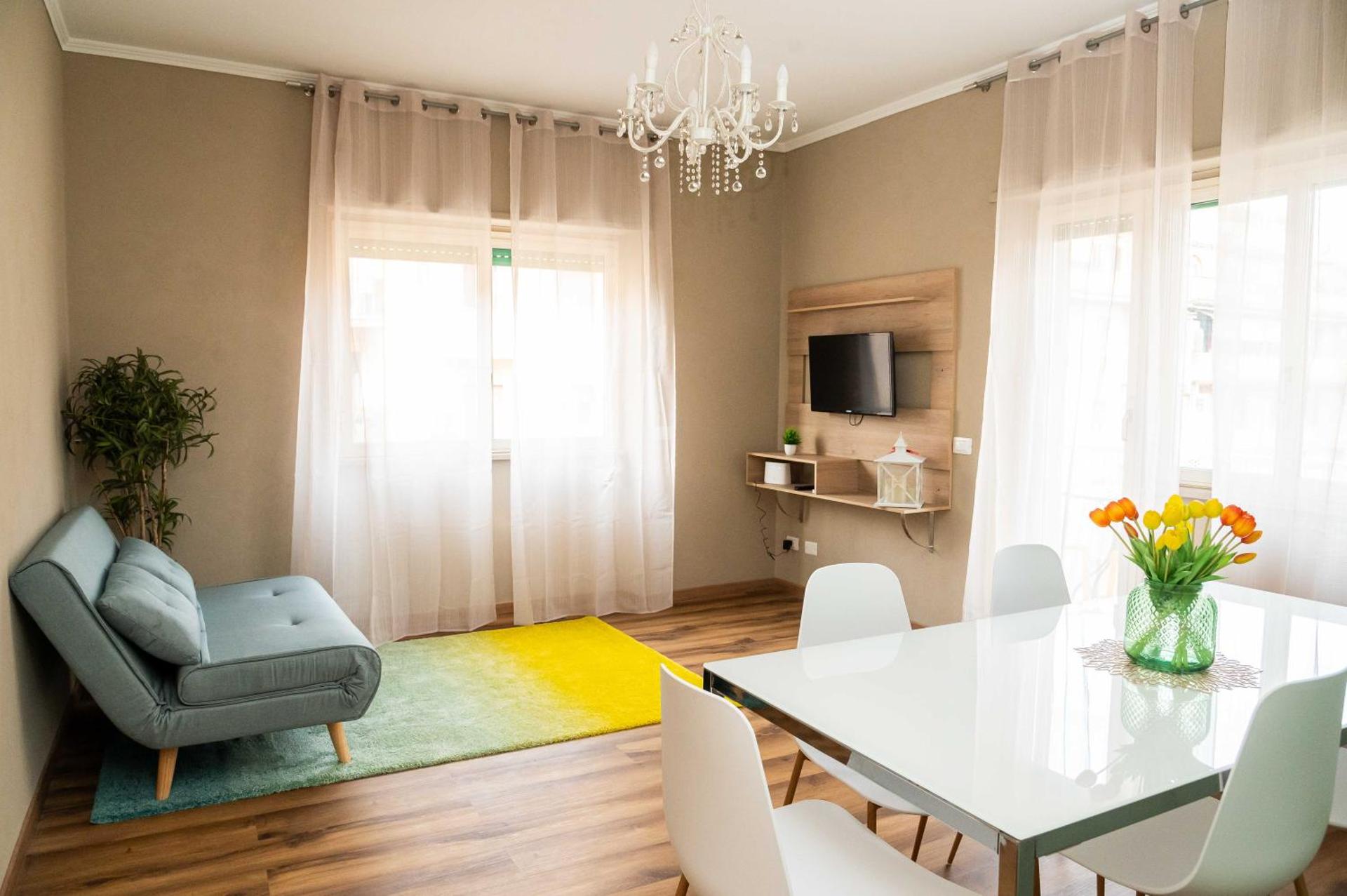 Communal lounge/ TV room