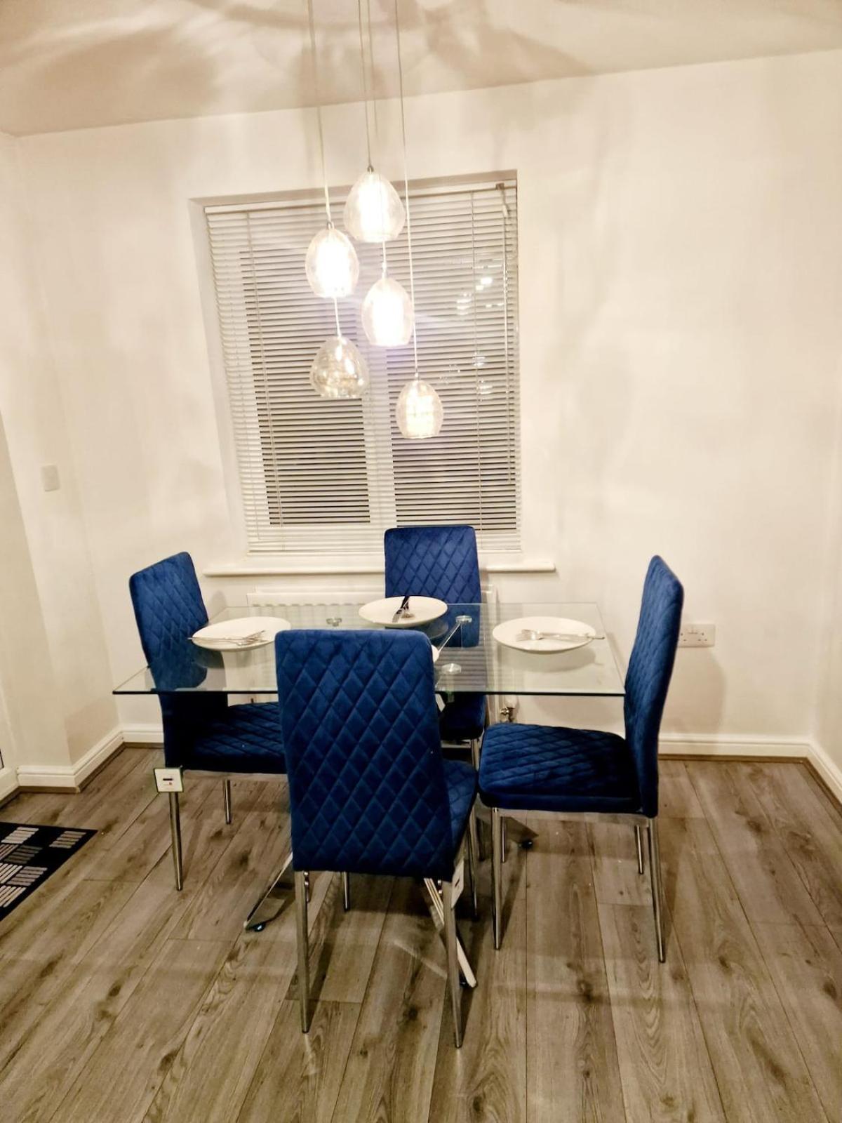 Entire 3 bedroom luxurious house, Wigan , Manchester