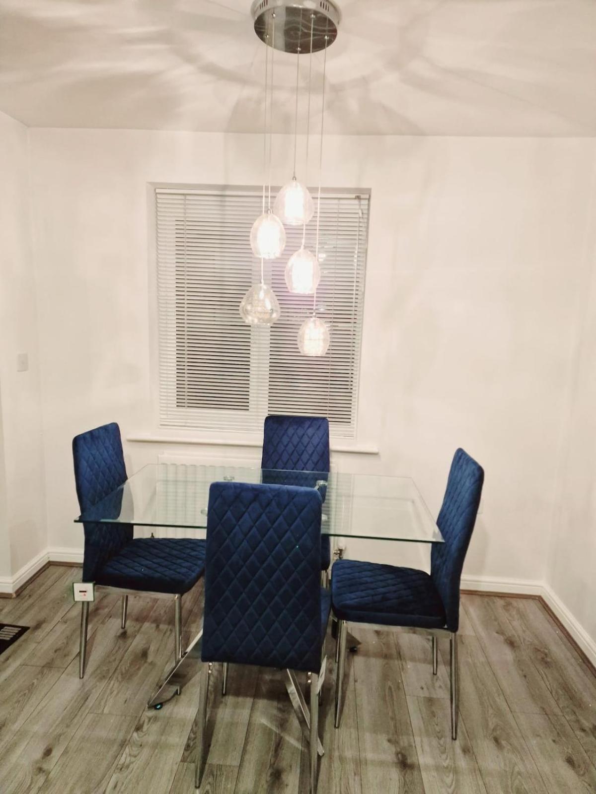 Entire 3 bedroom luxurious house, Wigan , Manchester