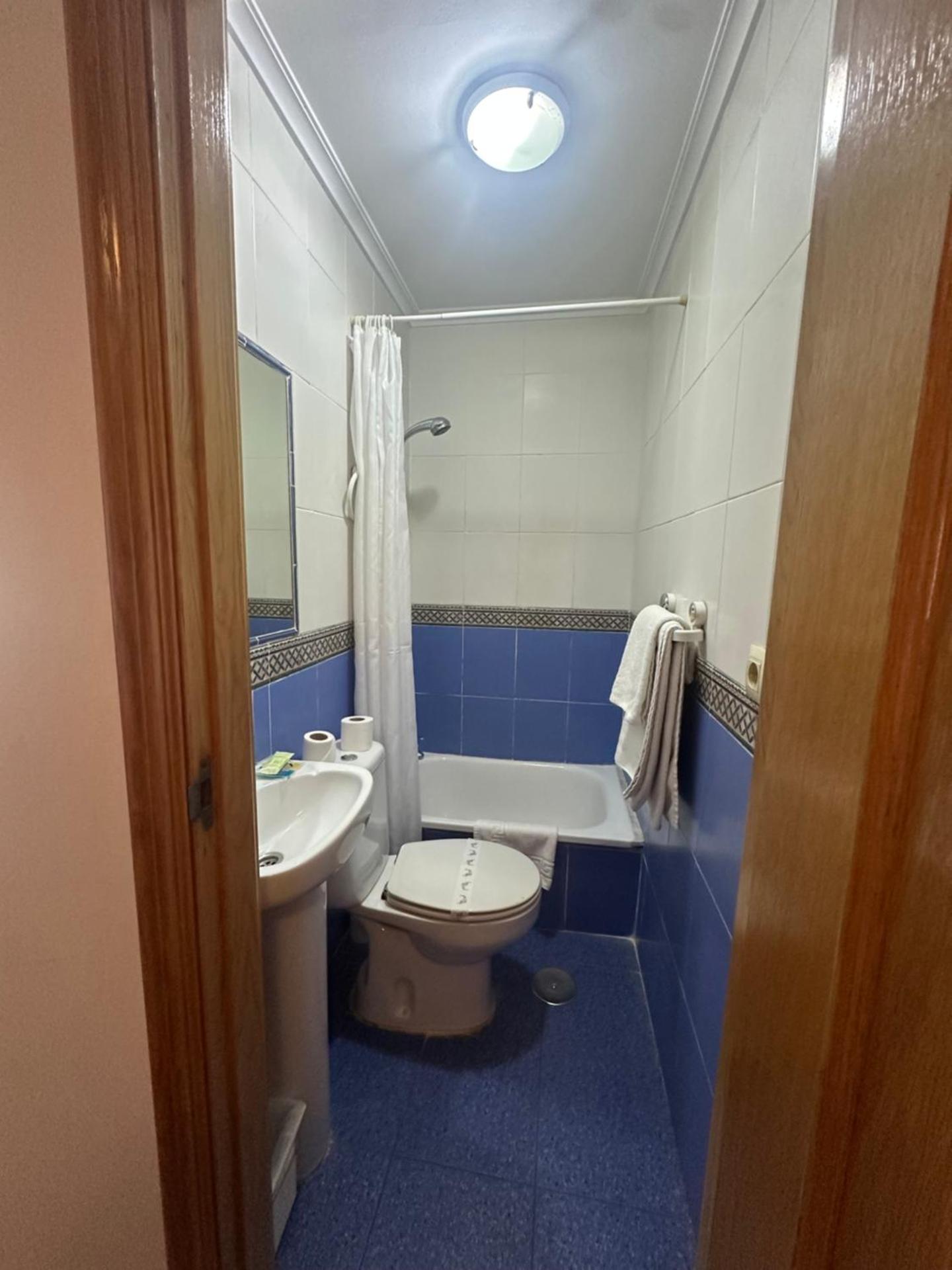 Enkeltværelse med eget badeværelse