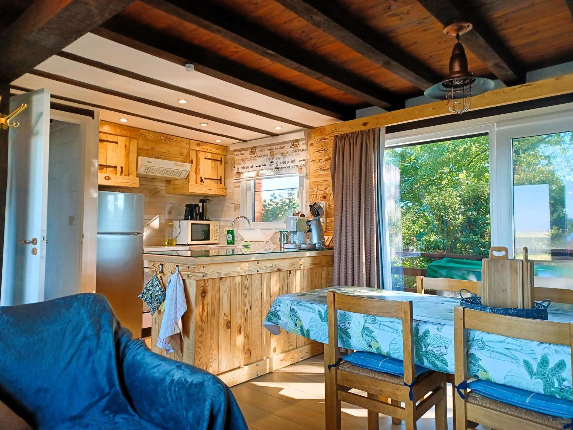 Louloudia Bonsoy Jaune 12 huis in het bos met mooi uitzicht en kalmte