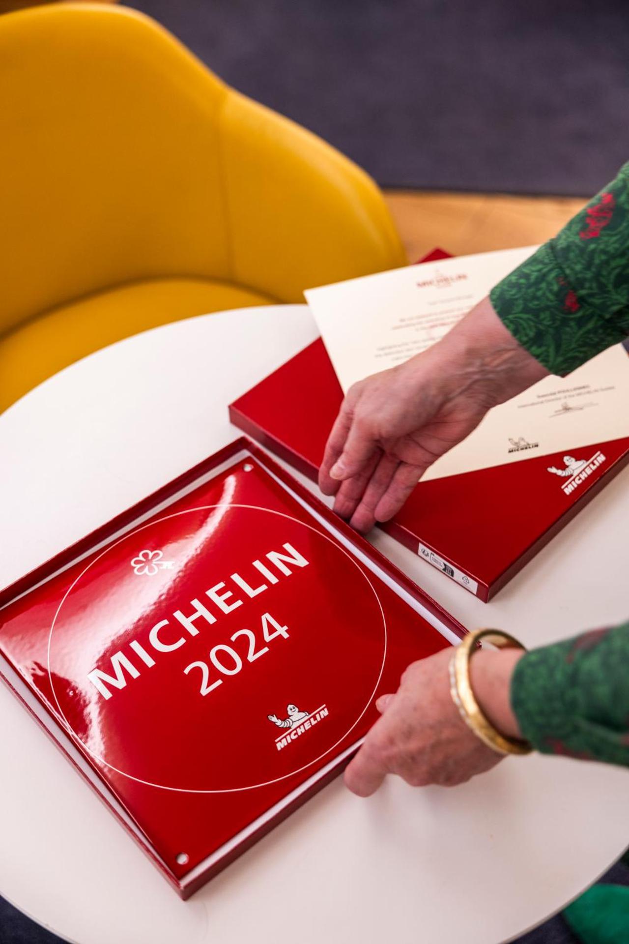 Logo/Certificate/Sign