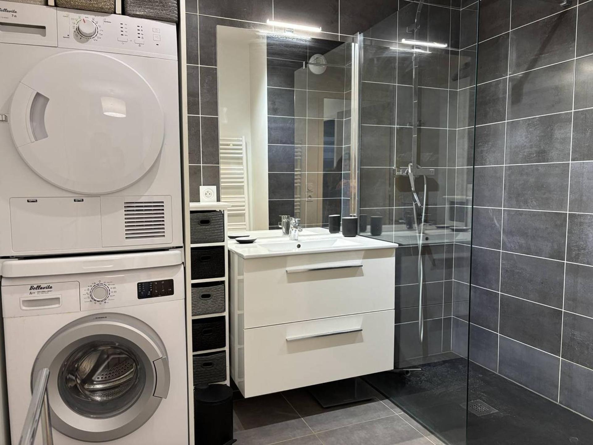 Appartement Confortable avec Terrasse à 5 Min du Centre, Navette Ski Gratuite ! - FR-1-548-34