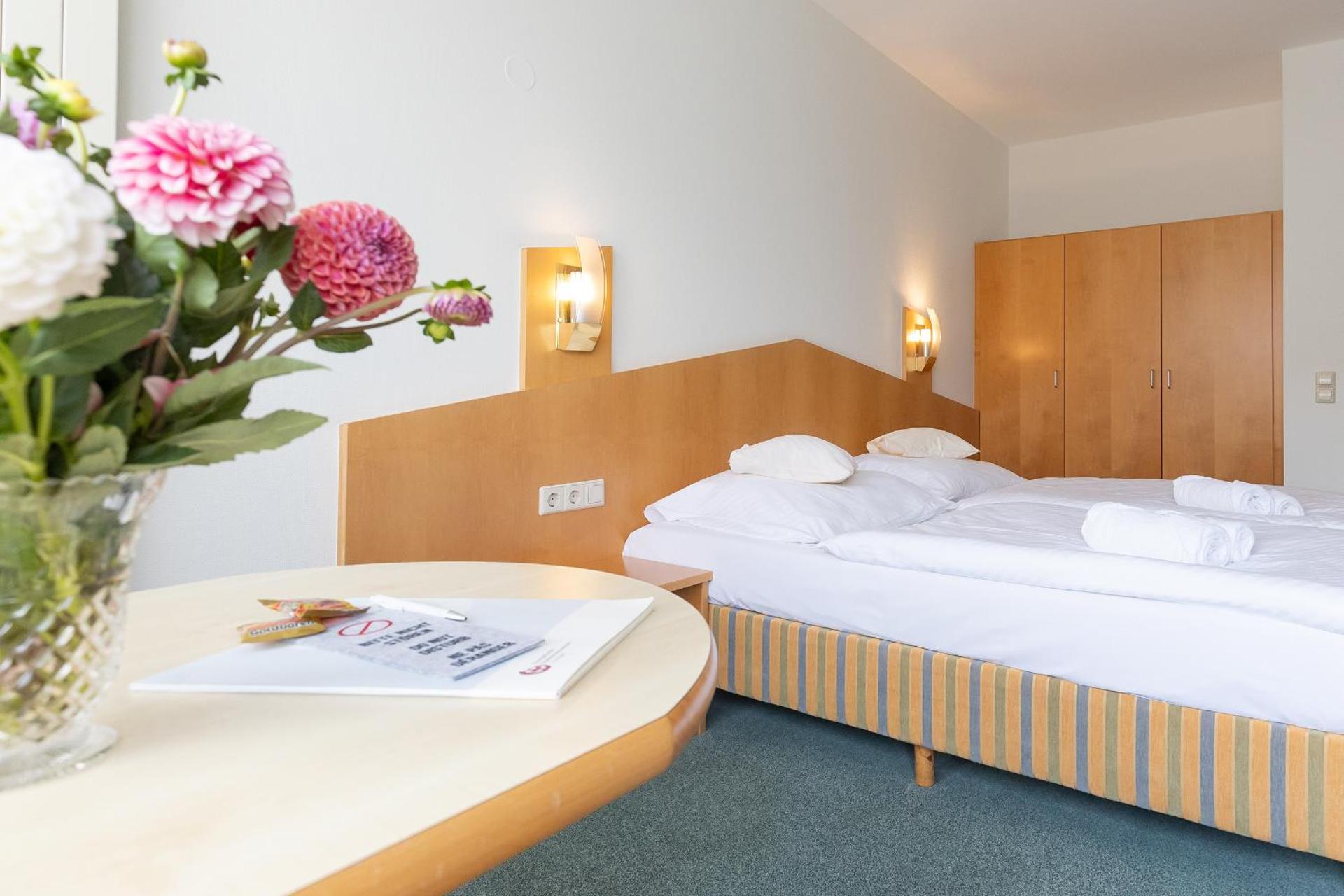 Evangelische Diakonissenanstalt Stuttgart GÄSTEHAUS AM DIAKONISSENPLATZ