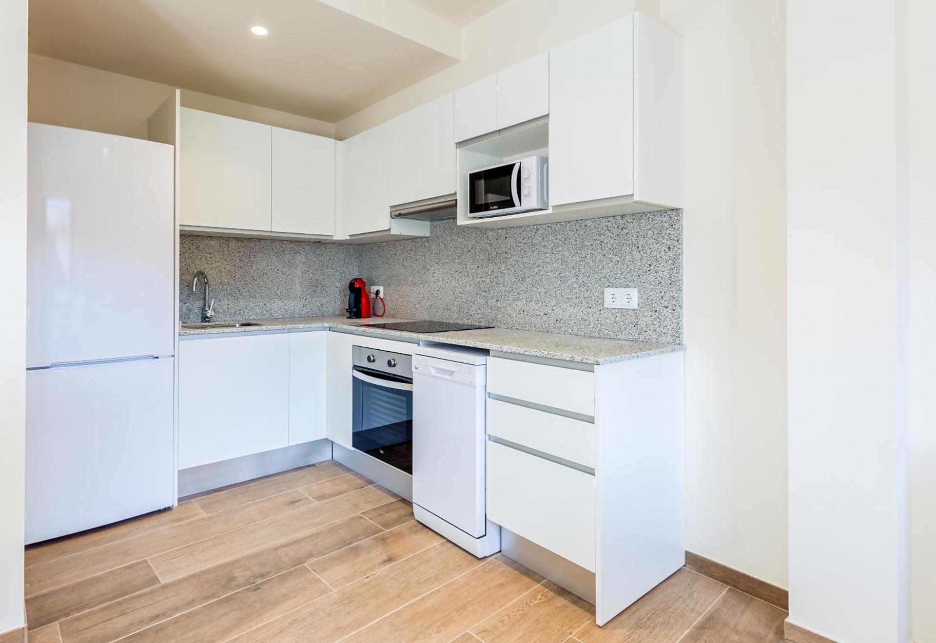 Can Cintet 2-2, Vive en el casco antiguo de Besalú