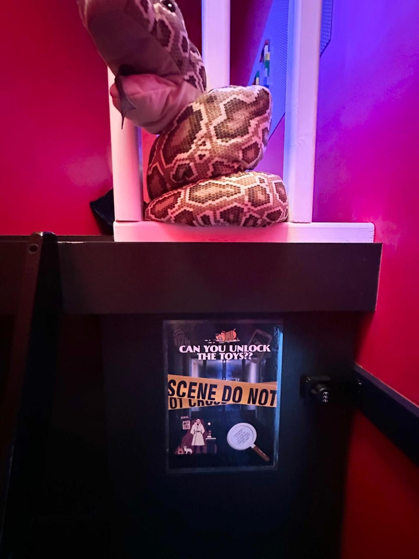 The Secret Agent Apartment - Brought to you by Coastline Retreats - Brand New - 2 mins walk to Beach - Childrens play den - Pool Table - Time Crisis Arcade Machine