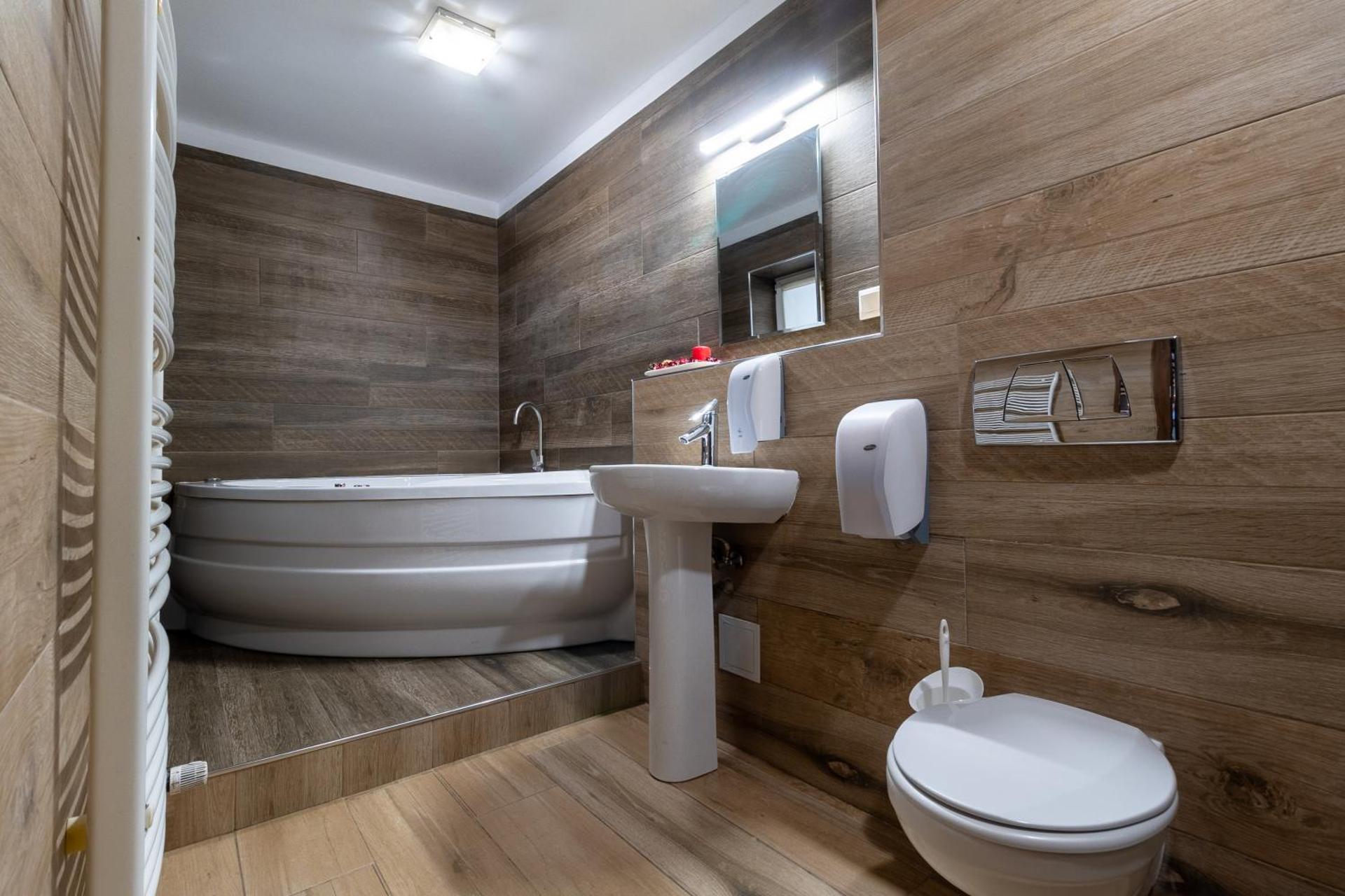 King Room with Spa Bath