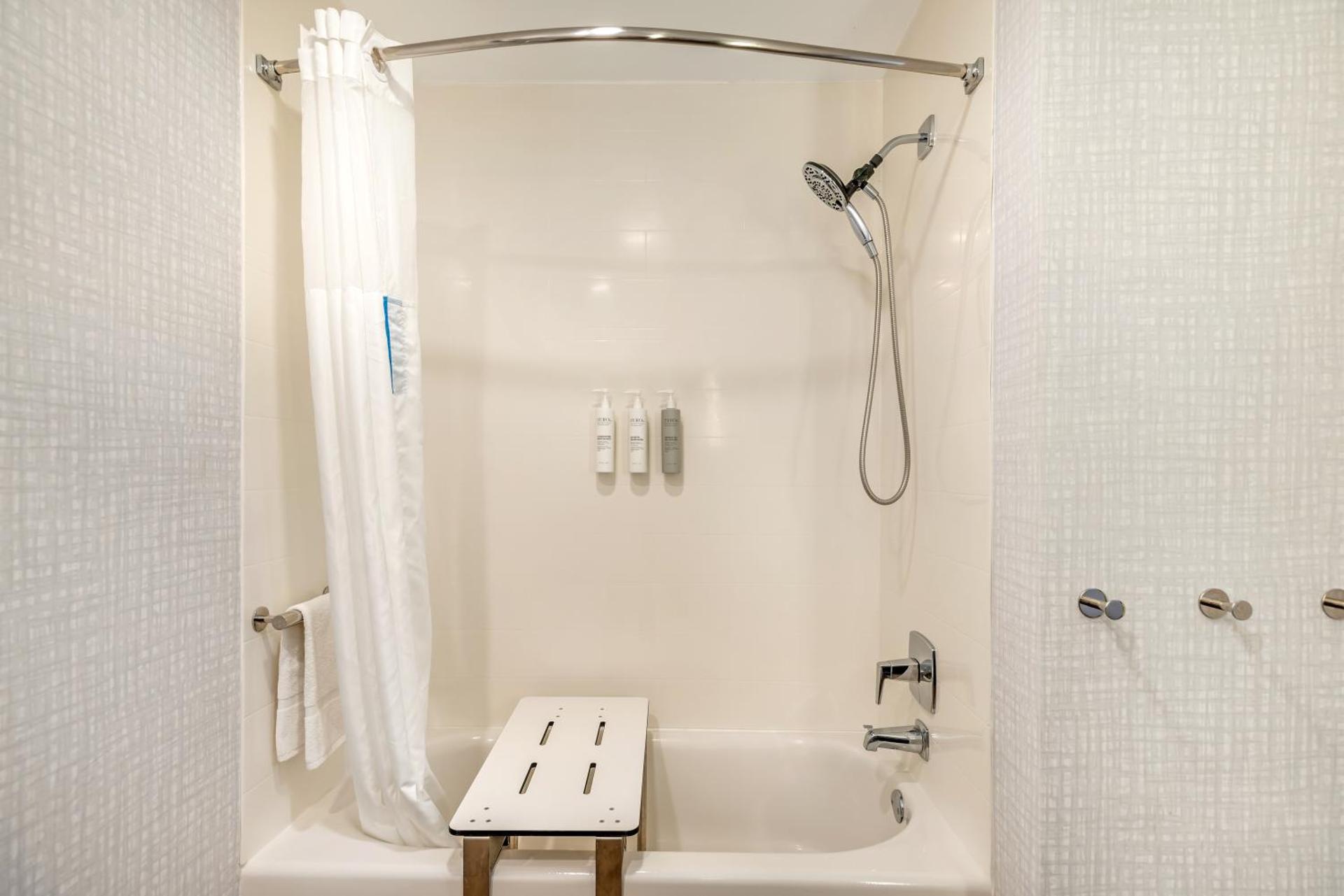 Queen Room with Two Queen Beds and Tub - Mobility/Hearing Accessible