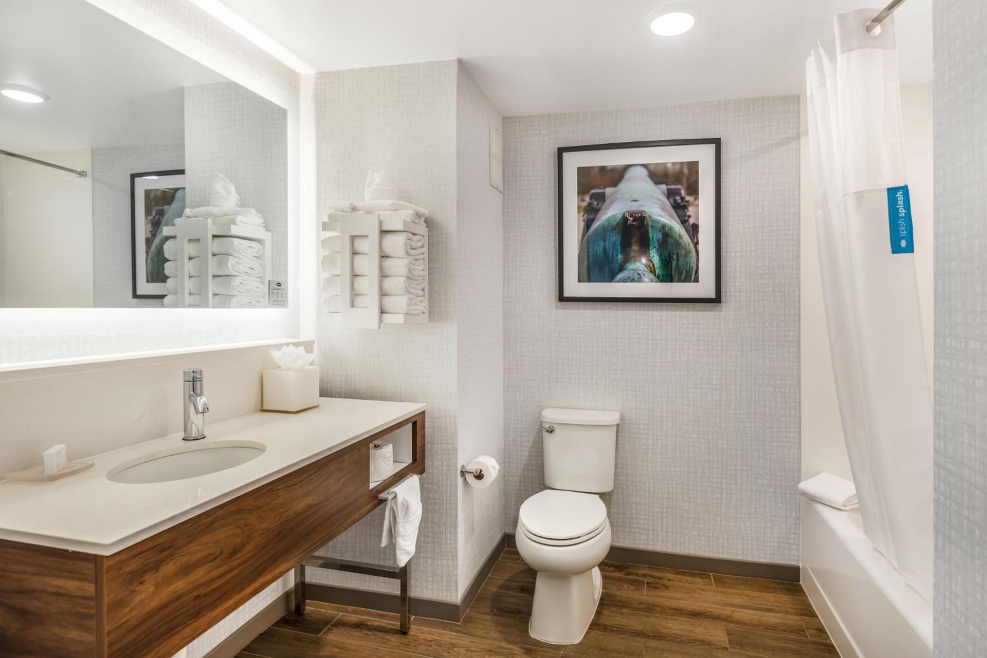 King Room with Bath Tub - Non-Smoking