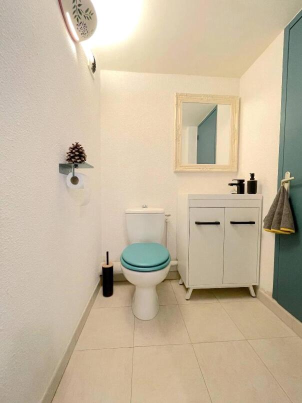 Studio avec vue mer à Six-Fours - parking